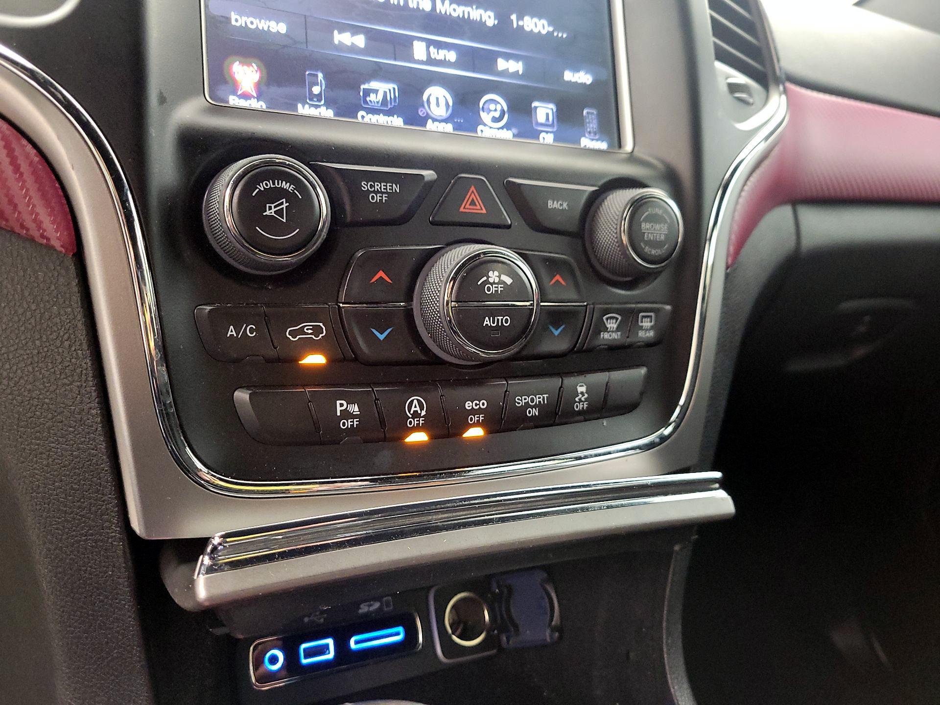 Thumbnail: 2017 Jeep Grand Cherokee - 16