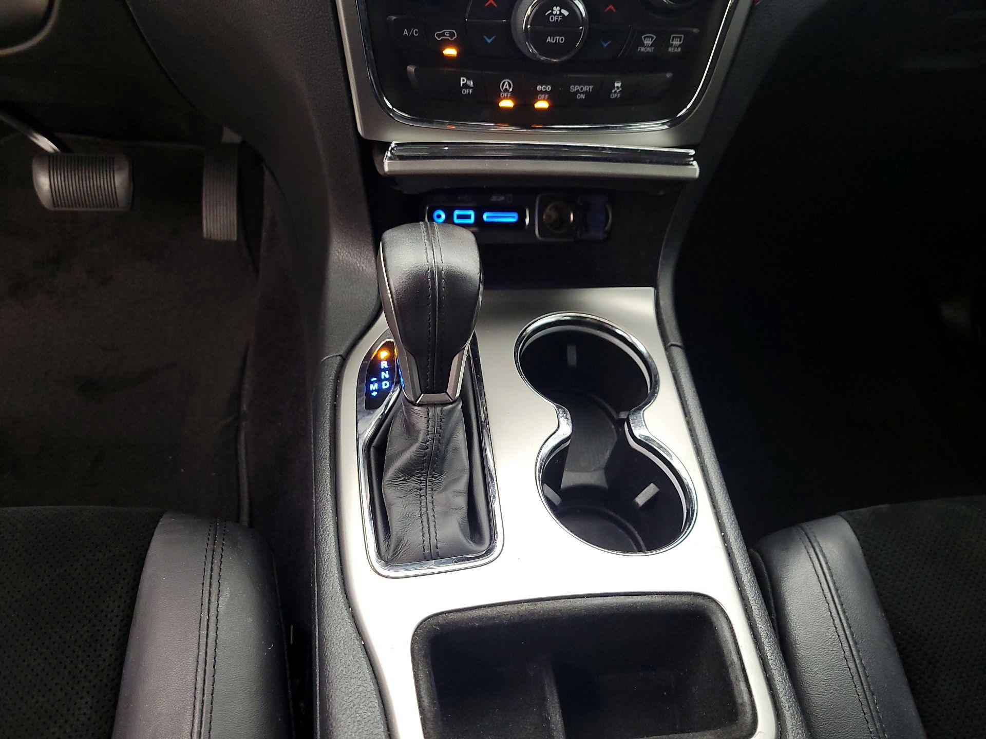 Thumbnail: 2017 Jeep Grand Cherokee - 17