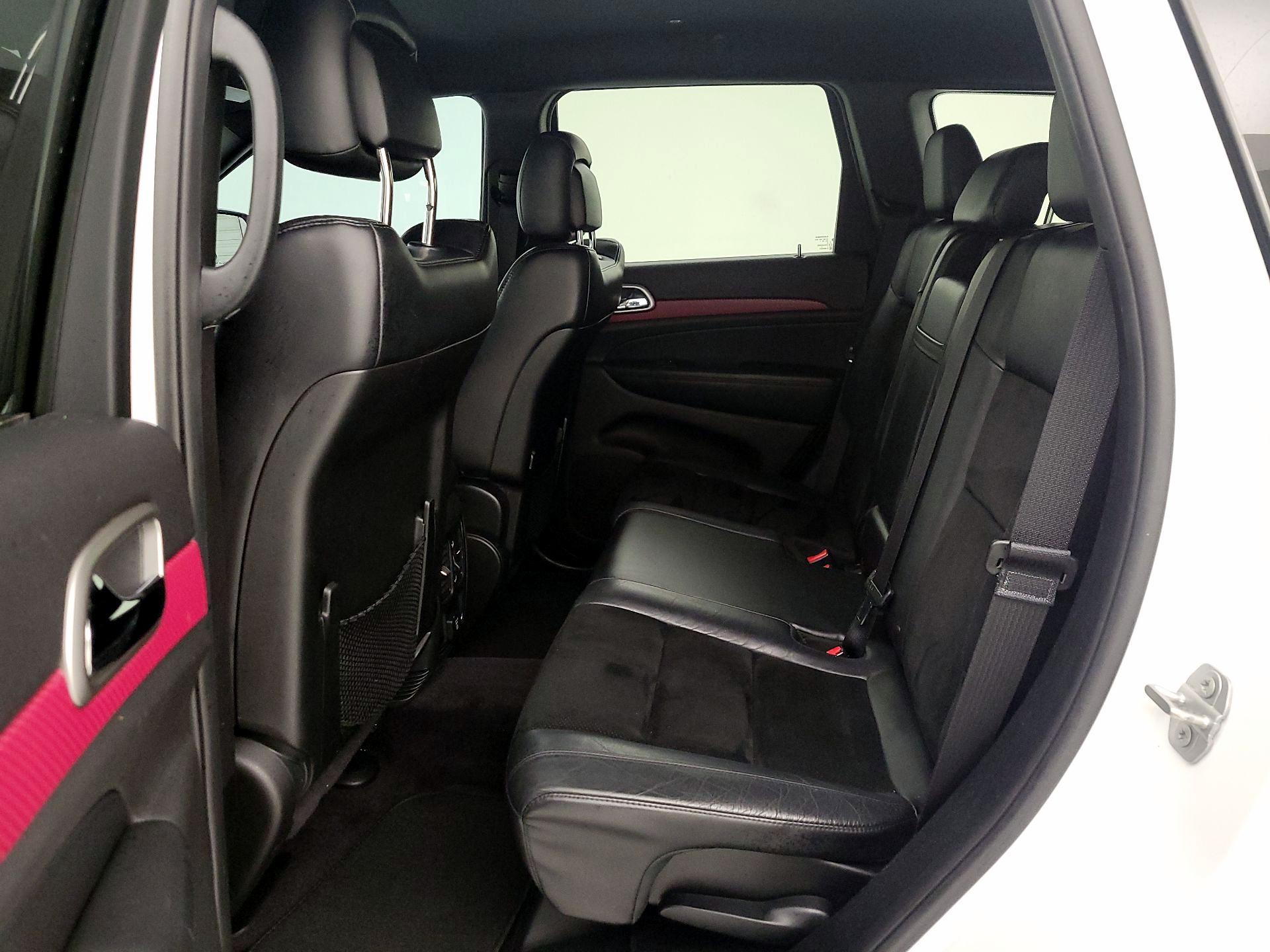 Thumbnail: 2017 Jeep Grand Cherokee - 19