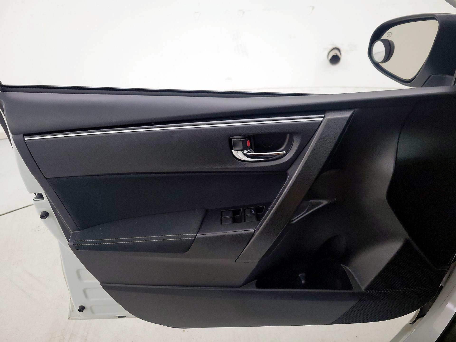 Thumbnail: 2017 Toyota Corolla - 12