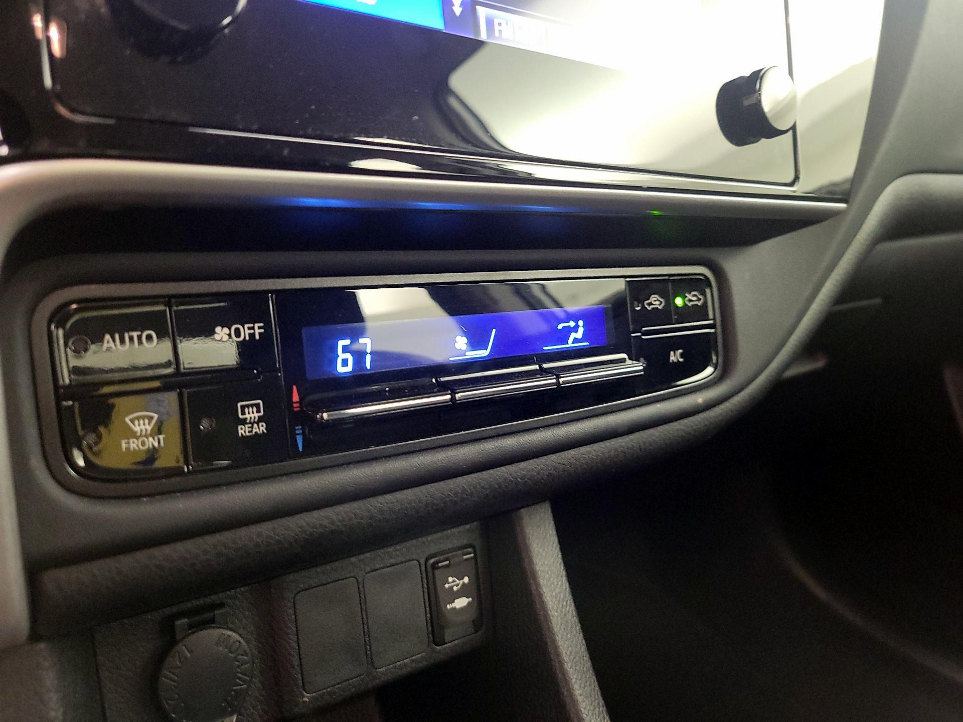 Thumbnail: 2017 Toyota Corolla - 16