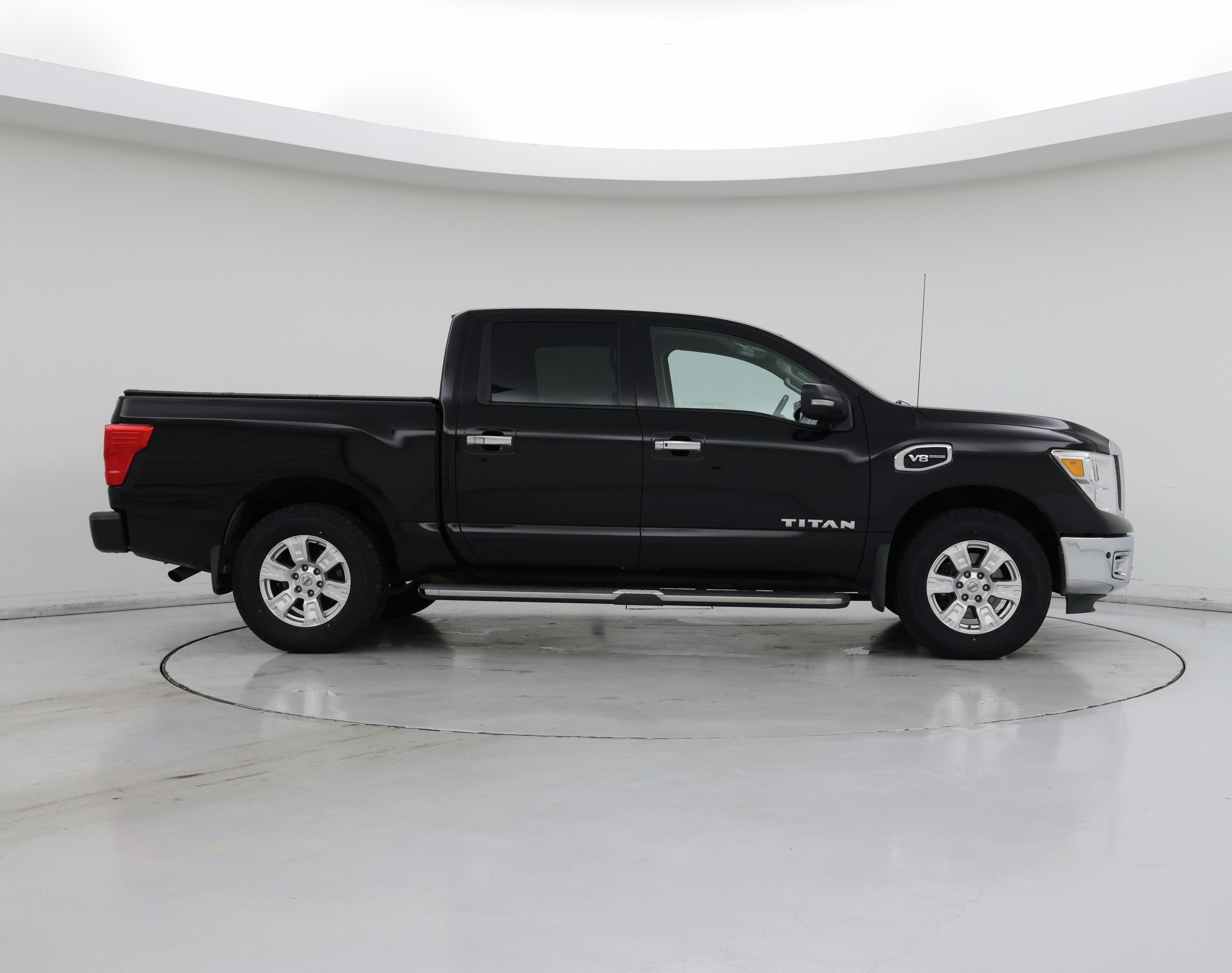 Thumbnail: 2017 Nissan Titan - 7