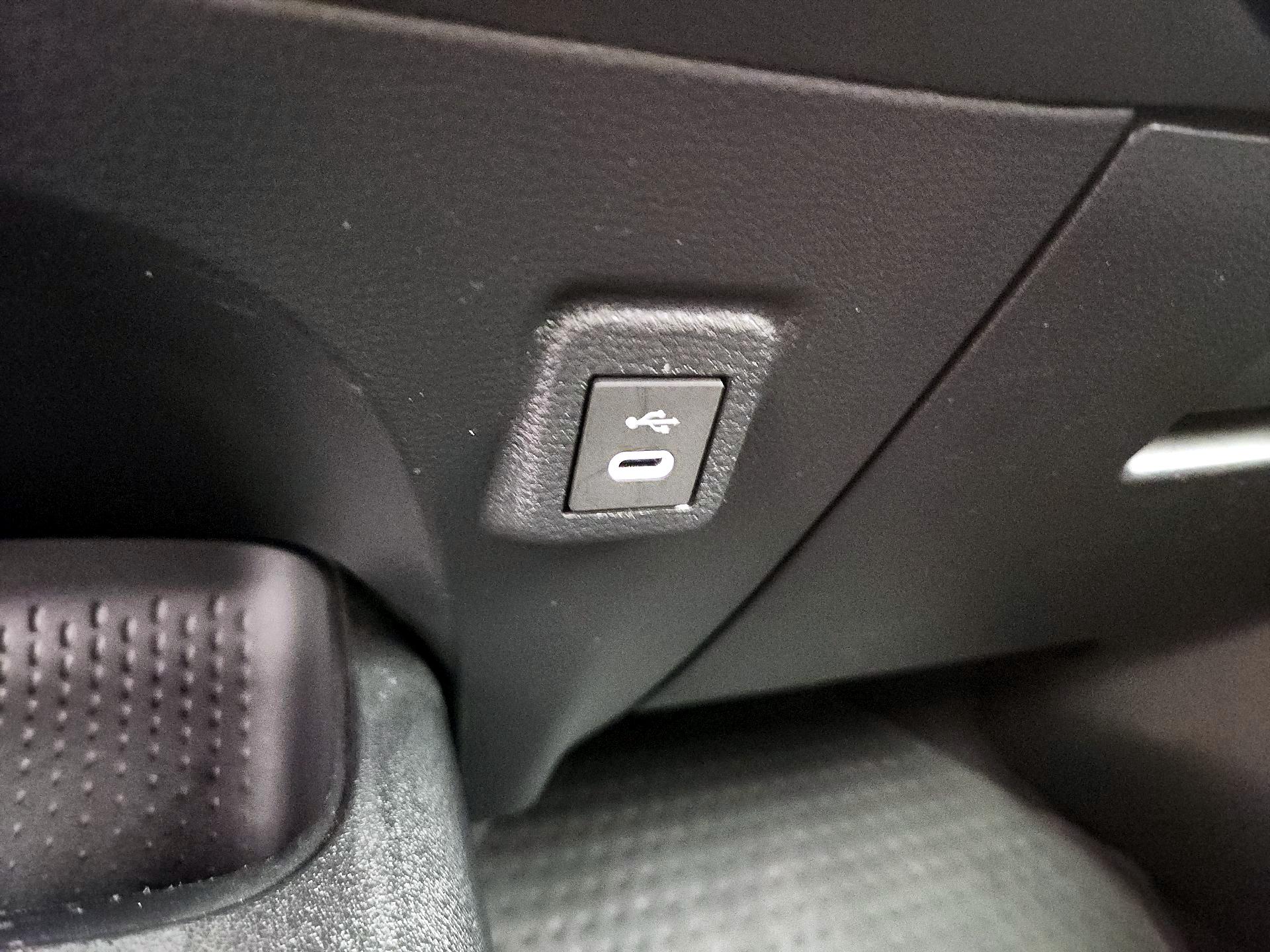 Thumbnail: 2025 Toyota Corolla - 18