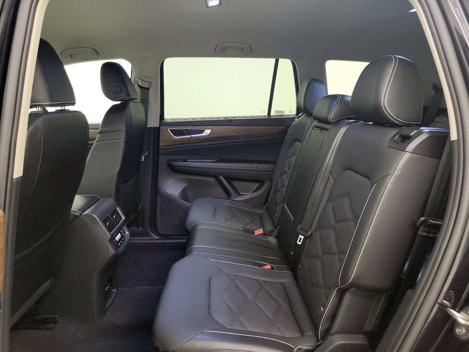 2024 Volkswagen Atlas SE w/Tech - Photo 20