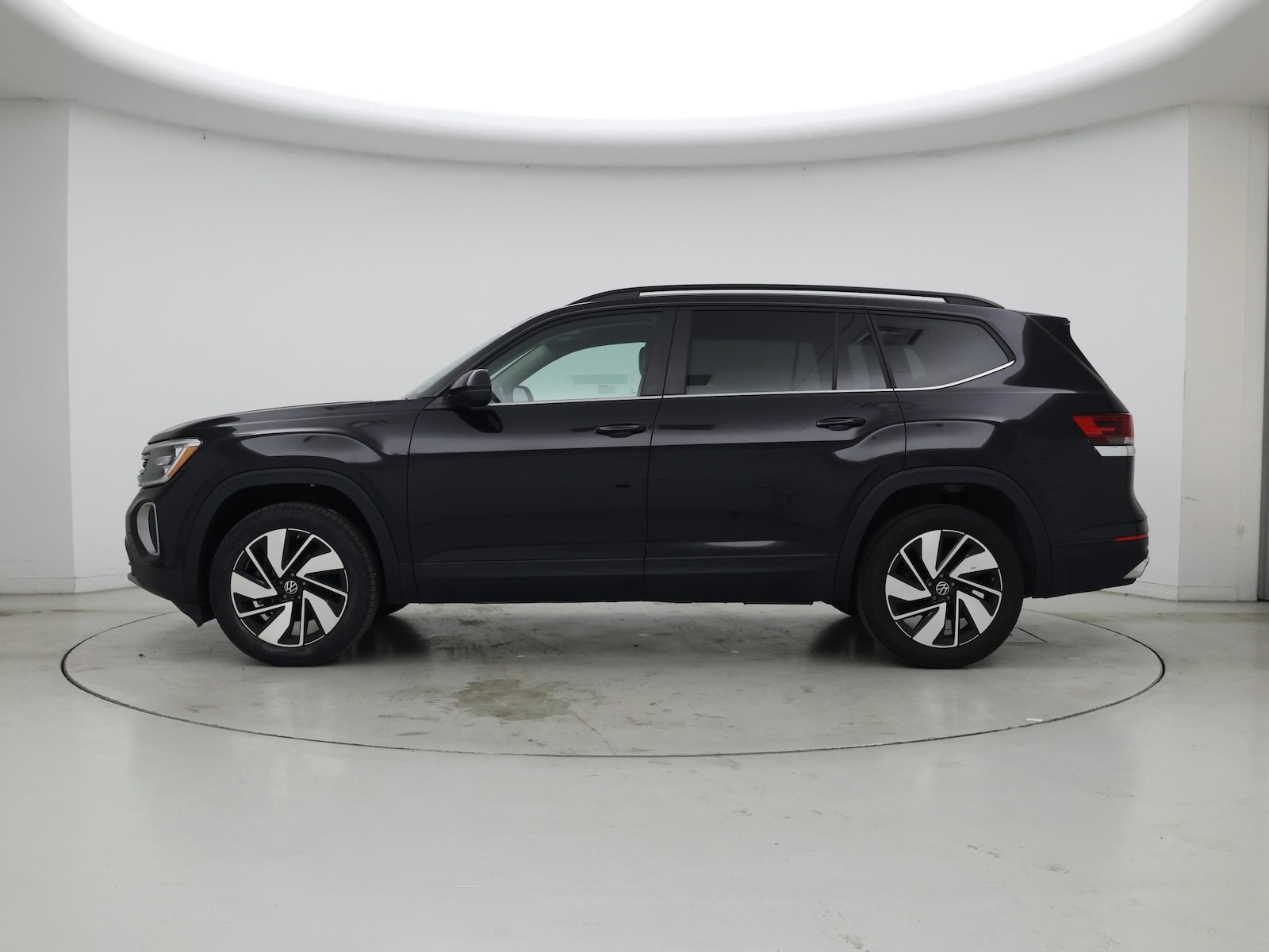 2024 Volkswagen Atlas SE w/Tech - Photo 4
