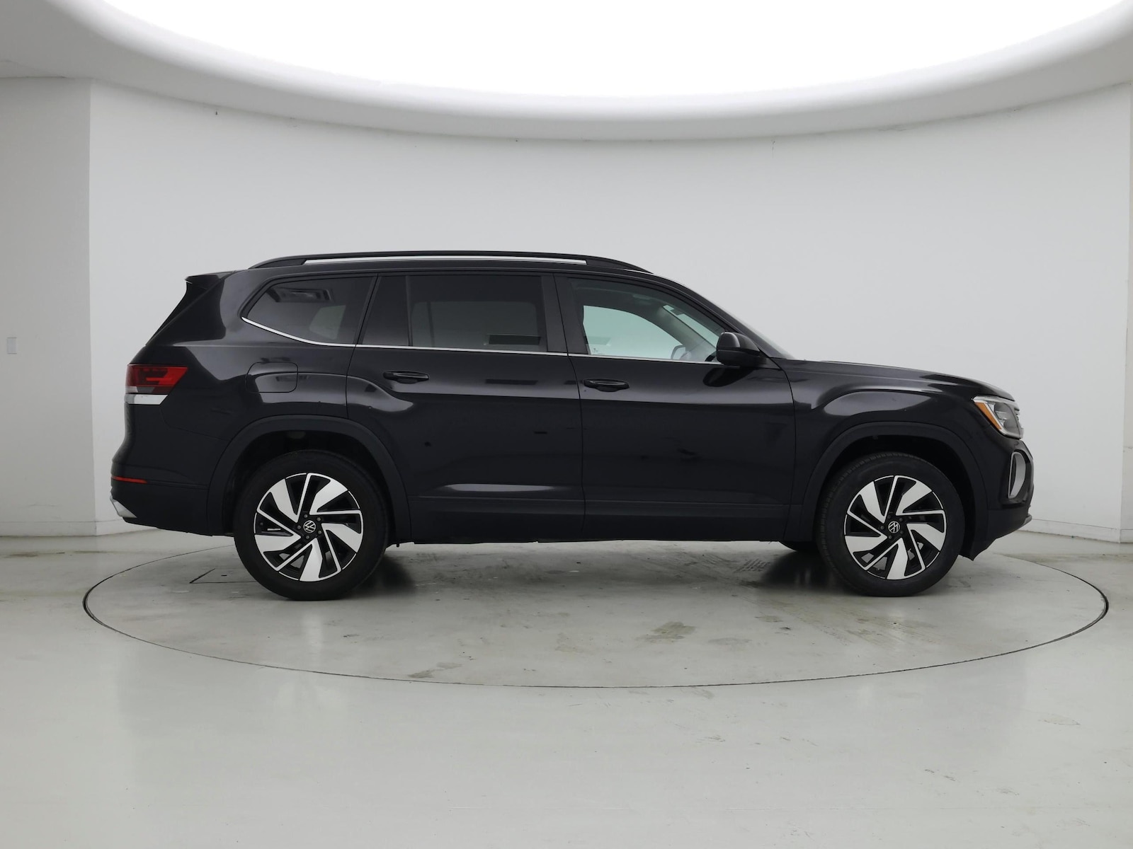 2024 Volkswagen Atlas SE w/Tech - Photo 8