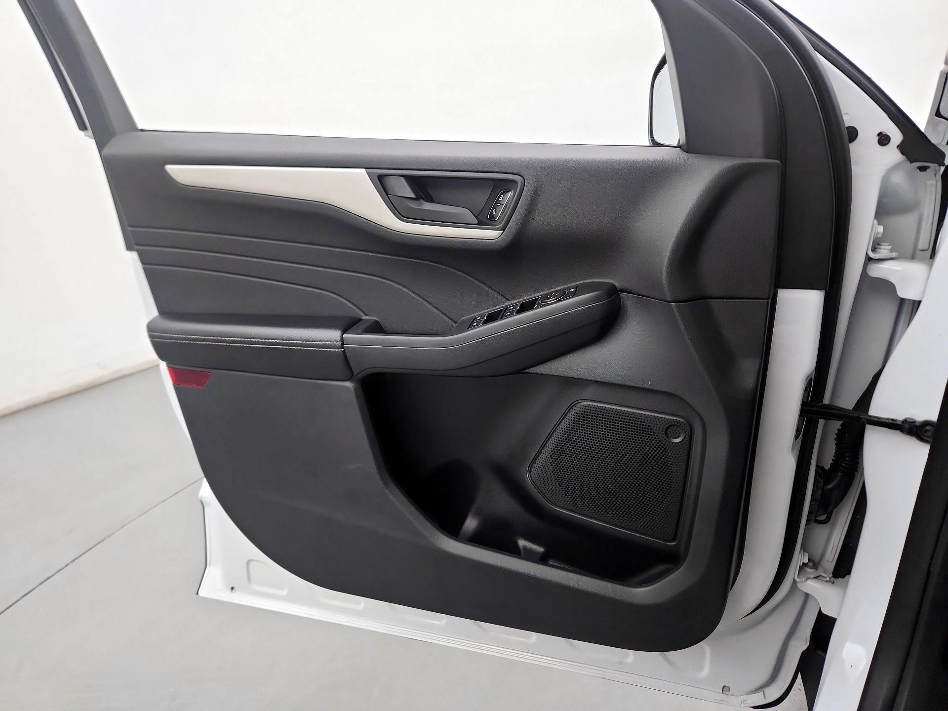 Thumbnail: 2022 Ford Escape - 10