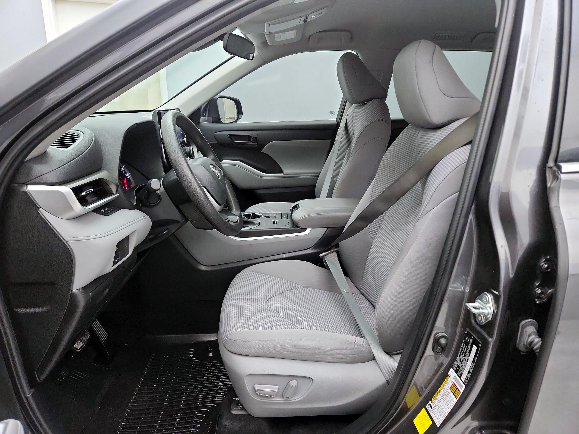 Thumbnail: 2022 Toyota Highlander - 11