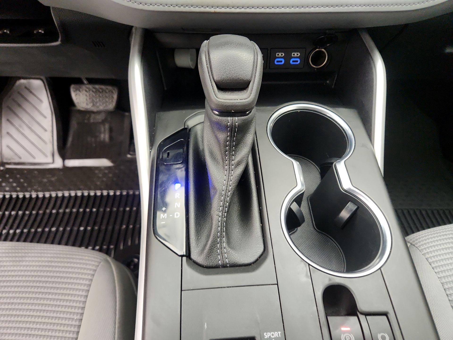 Thumbnail: 2022 Toyota Highlander - 17