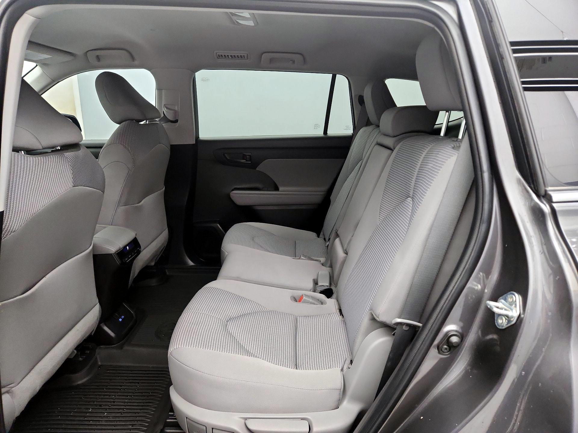 Thumbnail: 2022 Toyota Highlander - 19