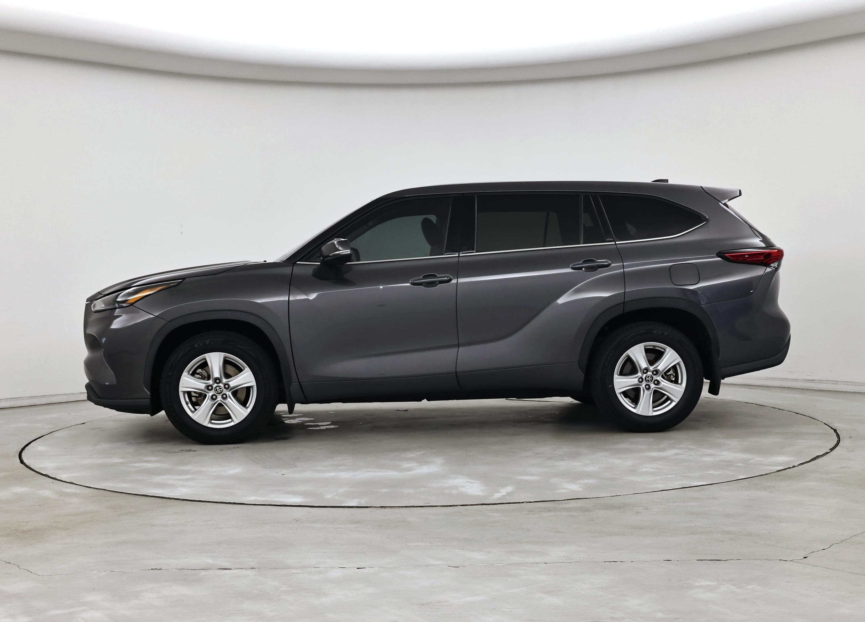 Thumbnail: 2022 Toyota Highlander - 3