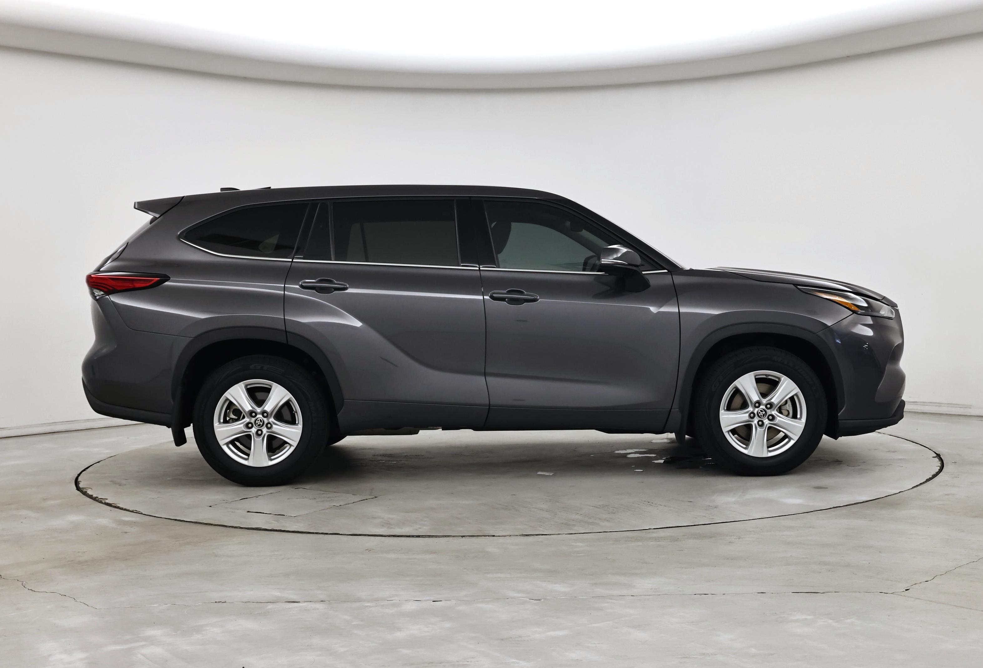Thumbnail: 2022 Toyota Highlander - 7