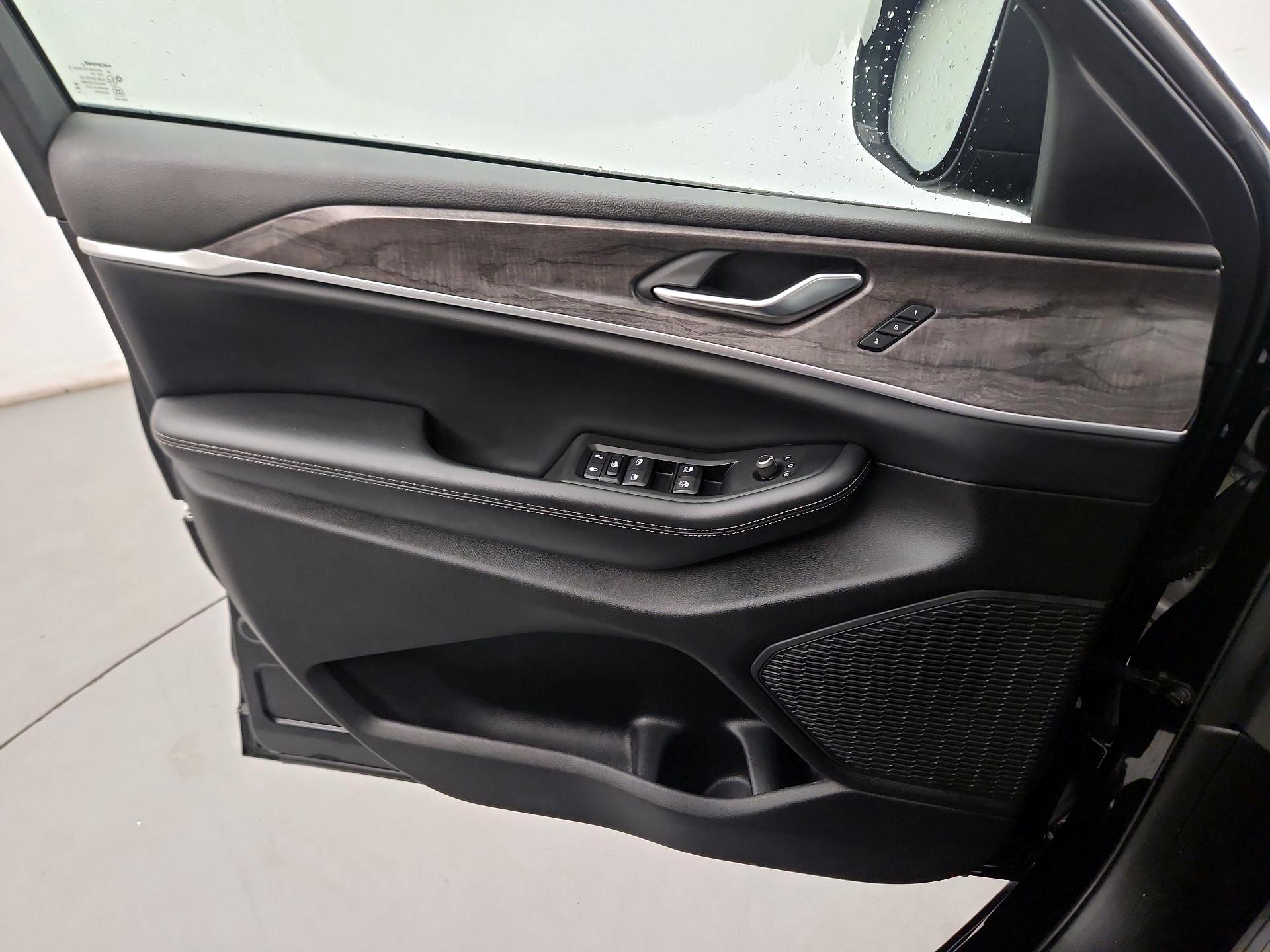 Thumbnail: 2024 Jeep Grand Cherokee L - 10