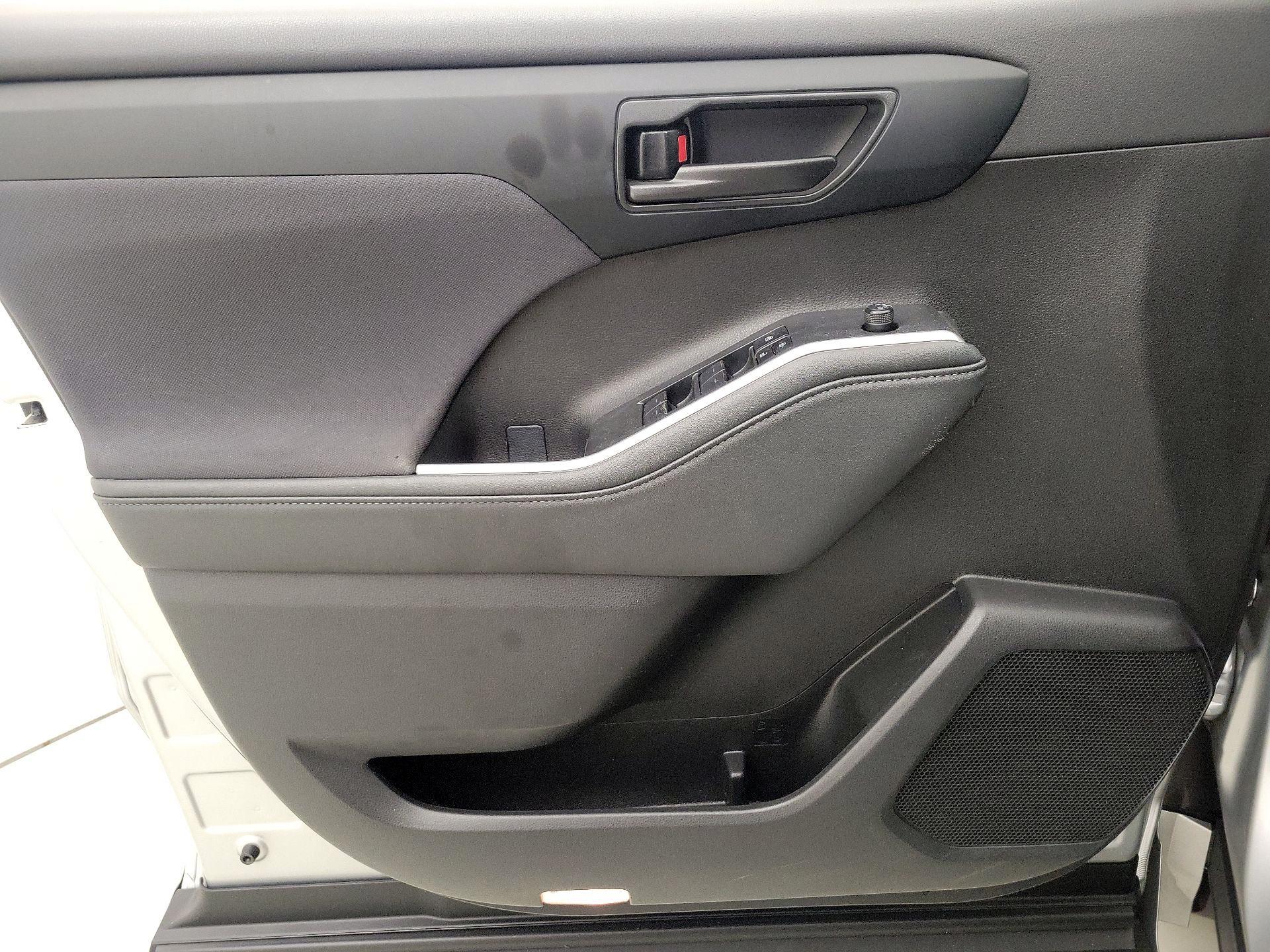 Thumbnail: 2024 Toyota Highlander - 12