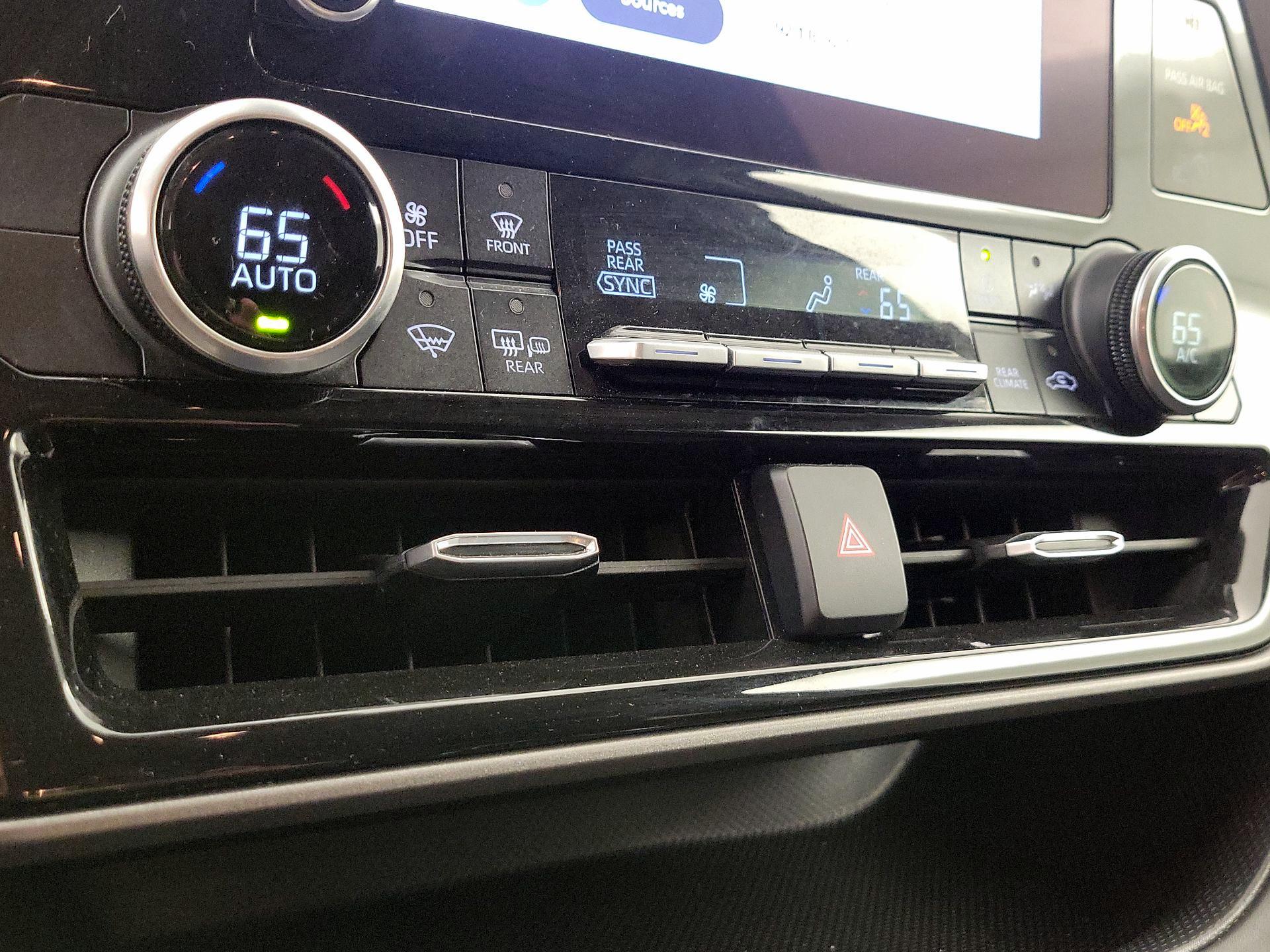 Thumbnail: 2024 Toyota Highlander - 16