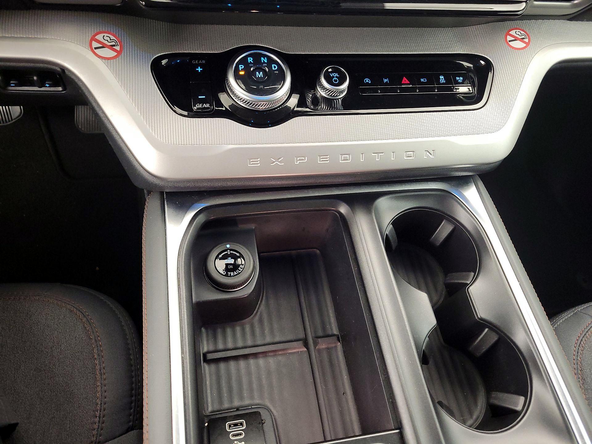 Thumbnail: 2025 Ford Expedition - 17