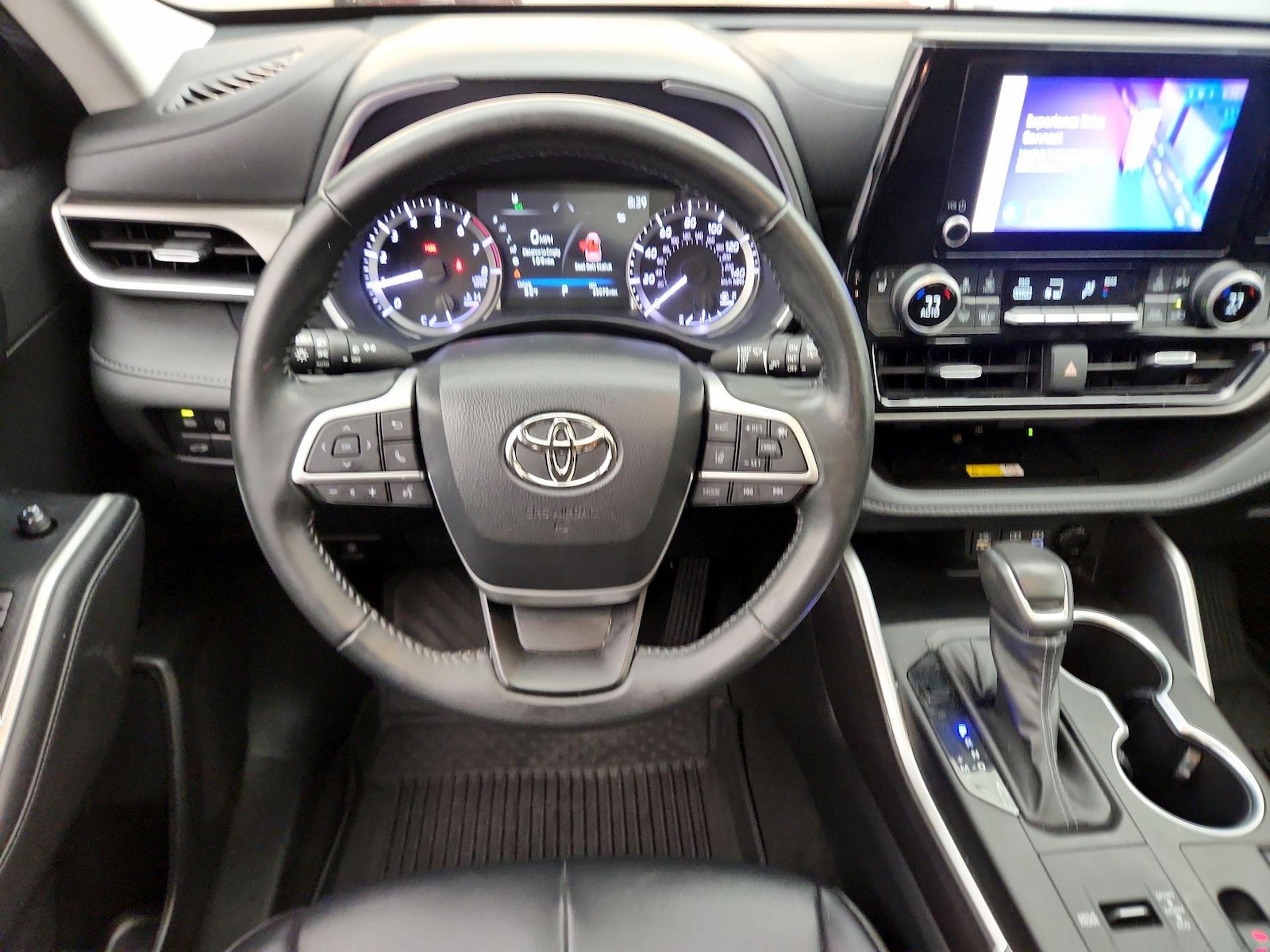 2023 Toyota Highlander XLE - Photo 11