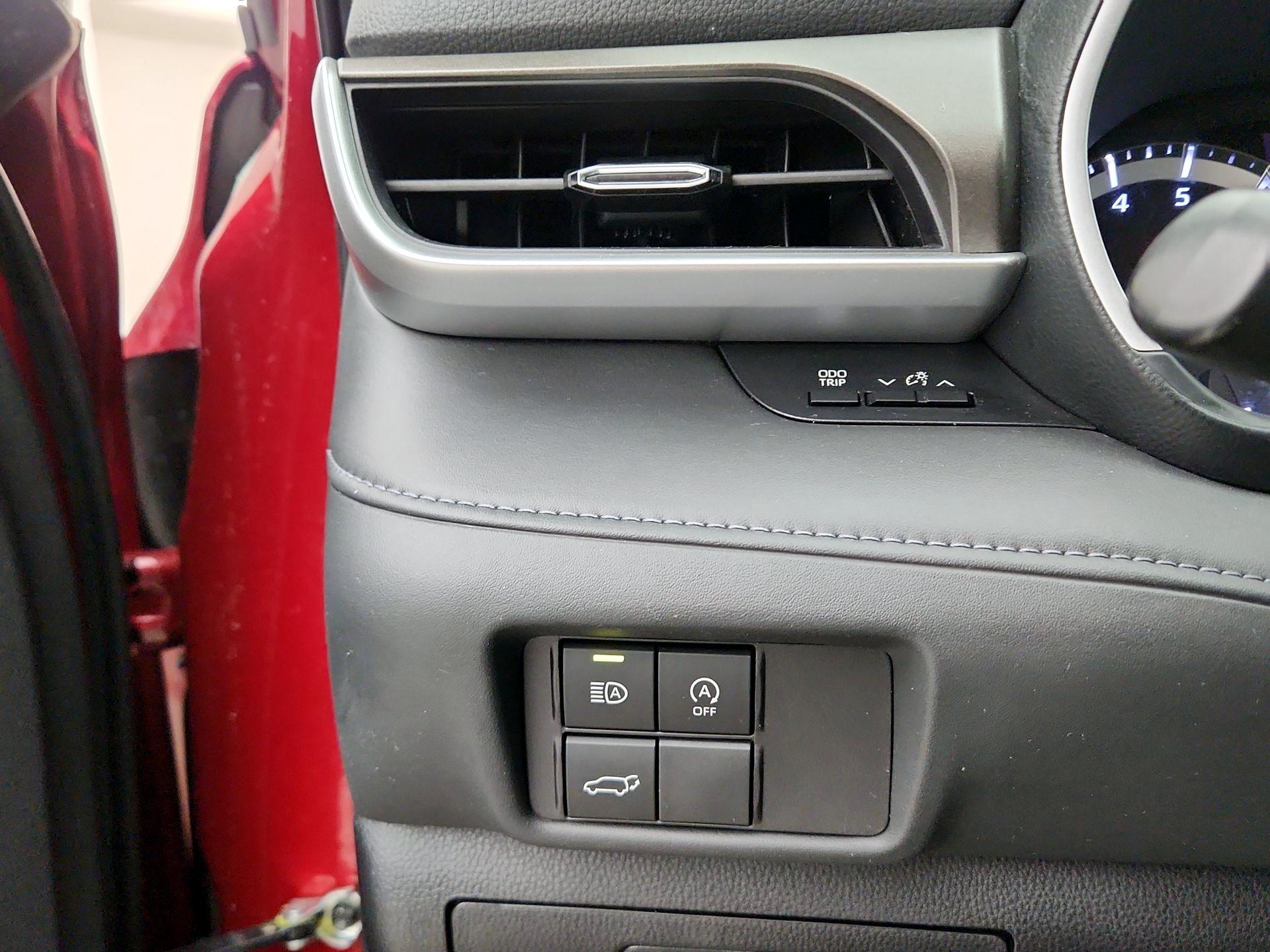 Thumbnail: 2023 Toyota Highlander - 13