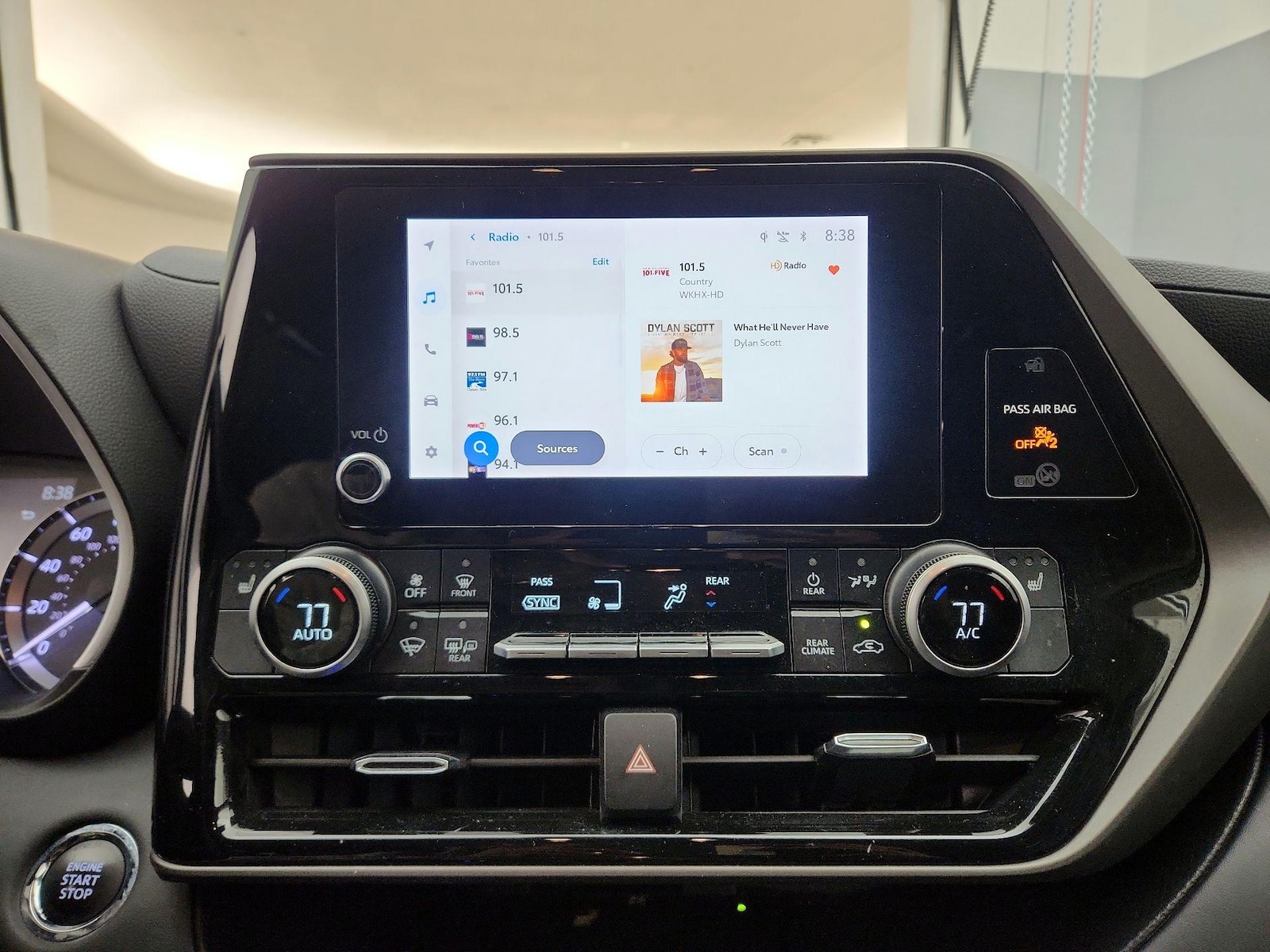 2023 Toyota Highlander XLE - Photo 16