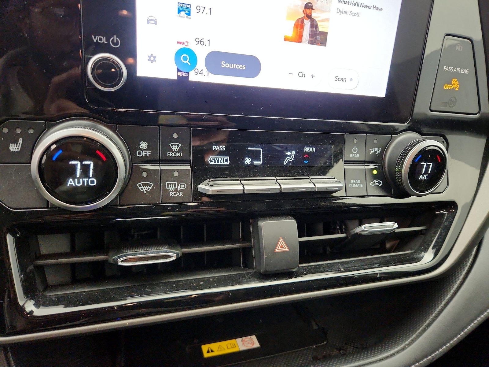 2023 Toyota Highlander XLE - Photo 17