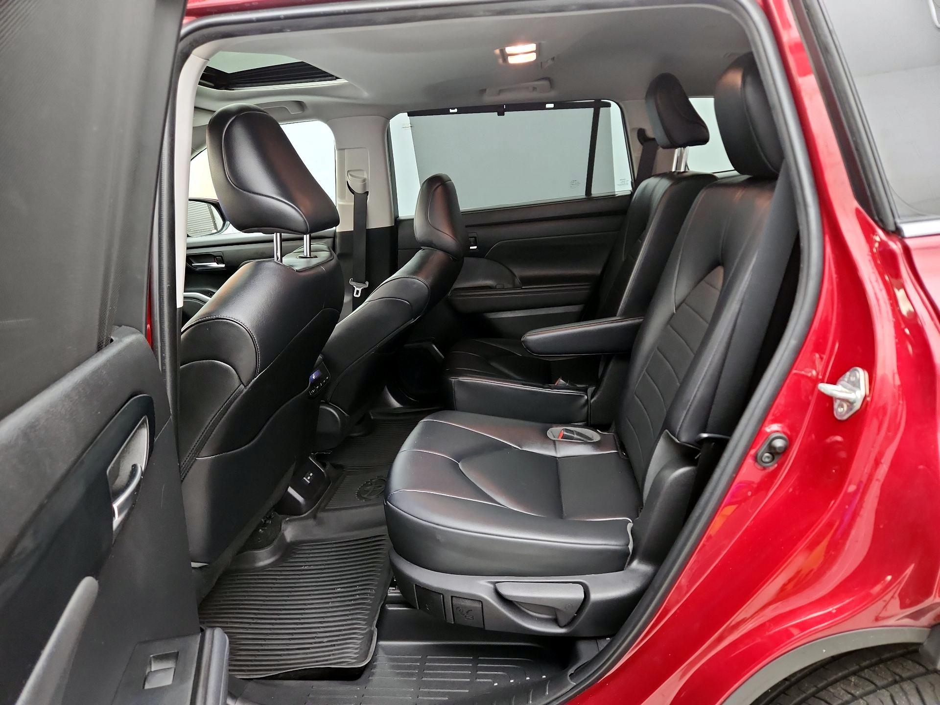 Thumbnail: 2023 Toyota Highlander - 20