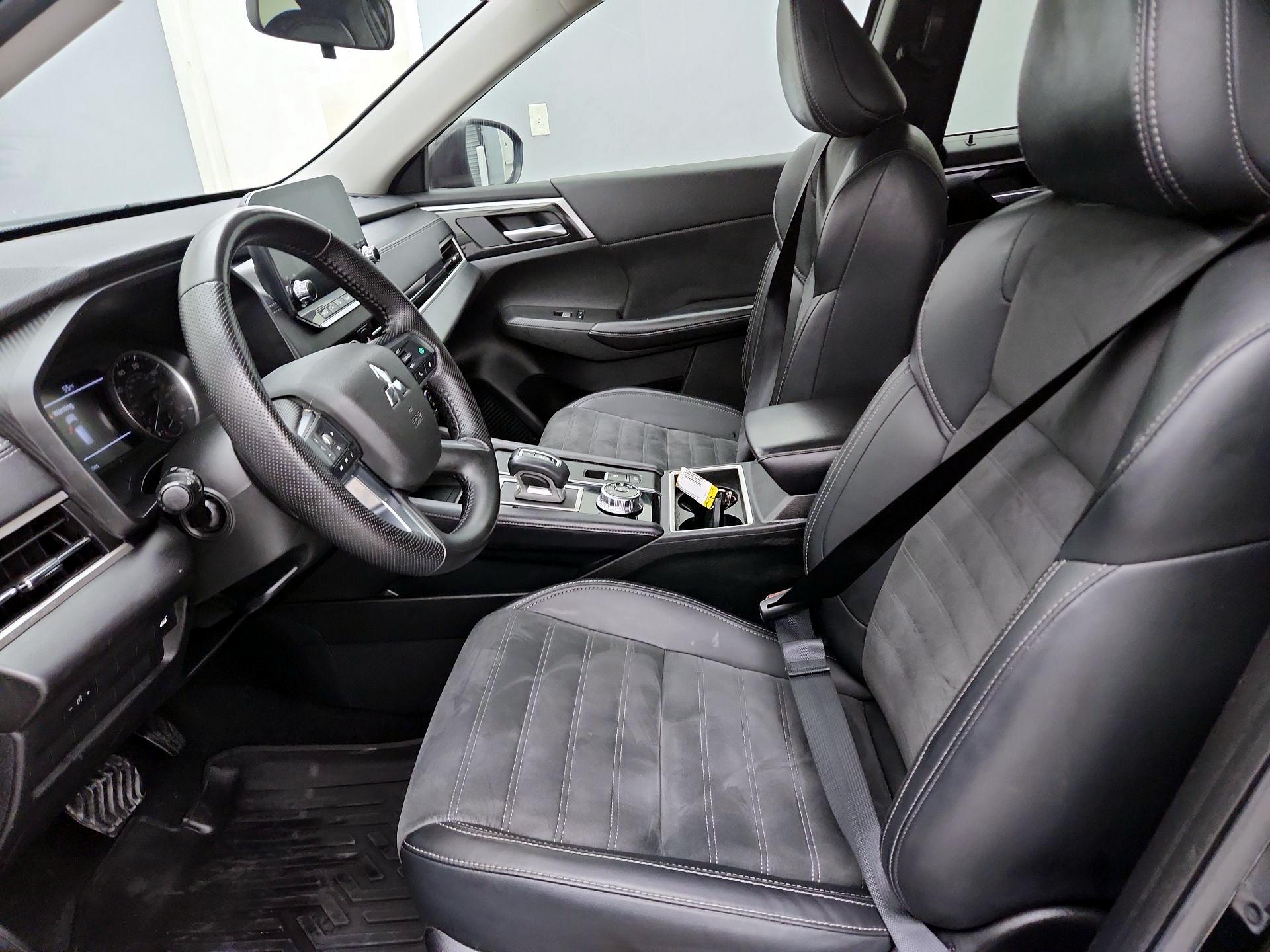 Thumbnail: 2024 Mitsubishi Outlander - 11