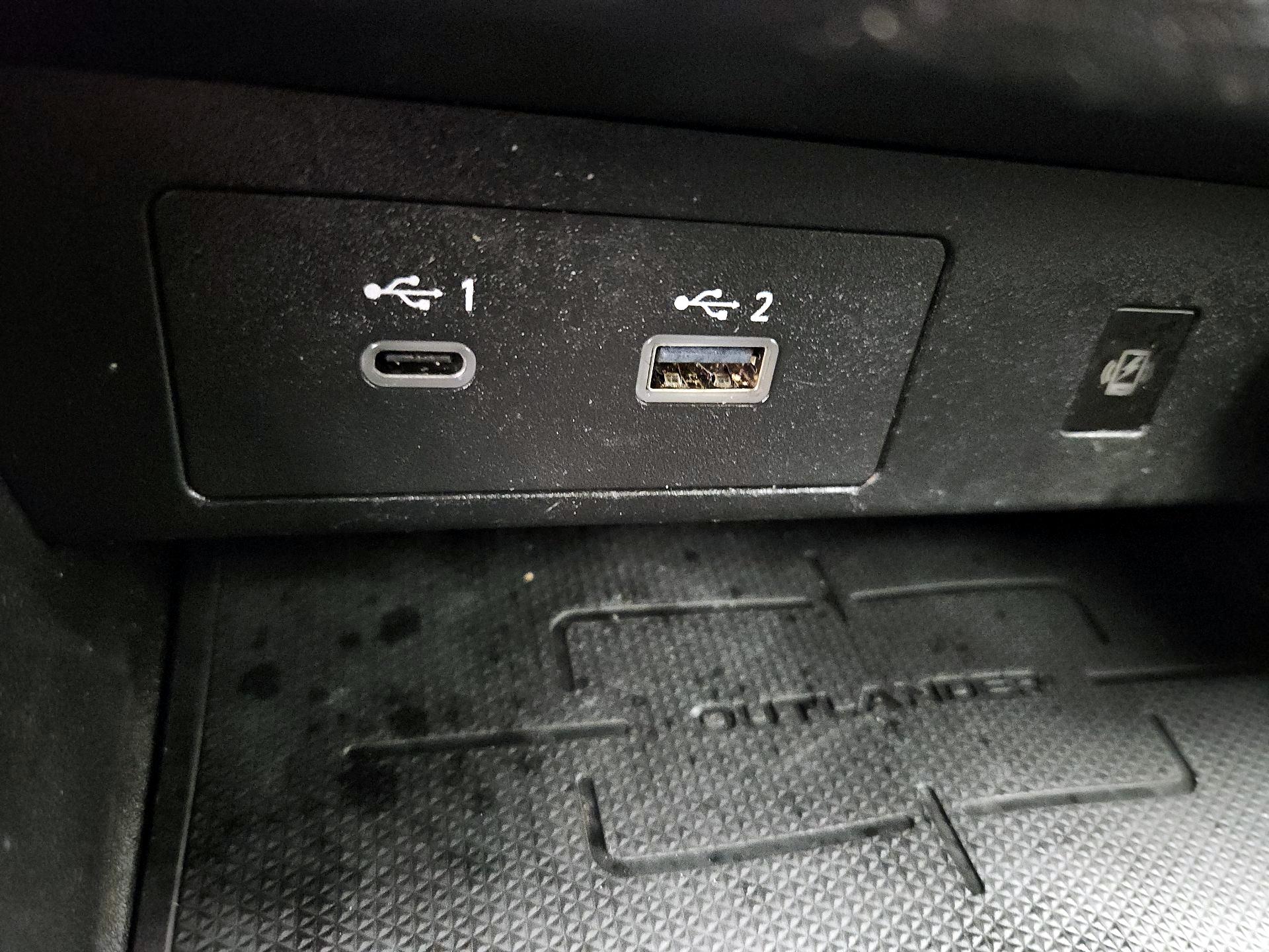 Thumbnail: 2024 Mitsubishi Outlander - 19