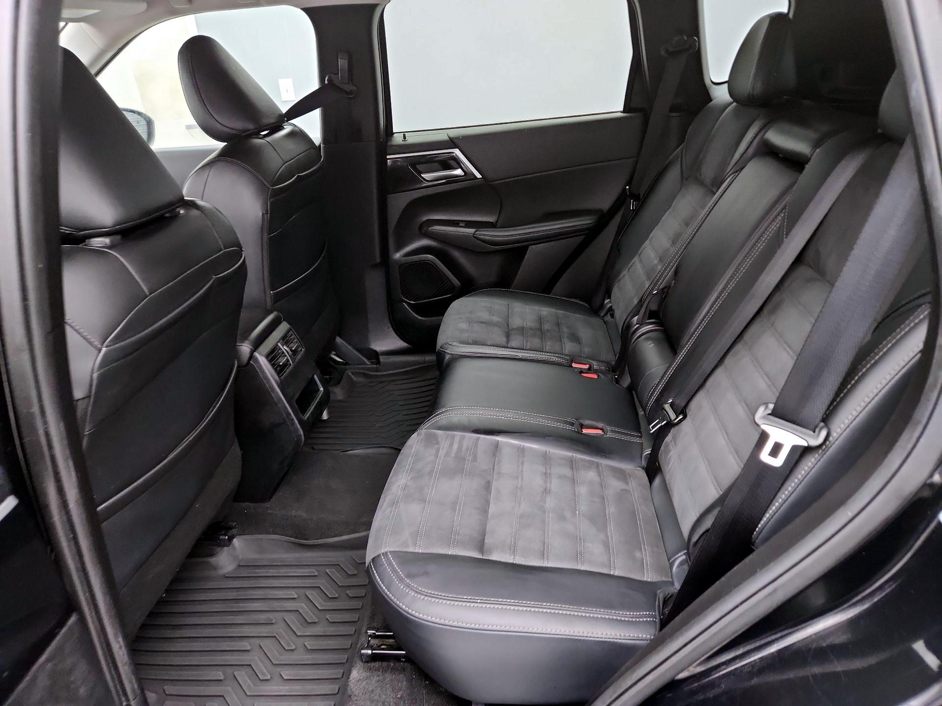 Thumbnail: 2024 Mitsubishi Outlander - 20