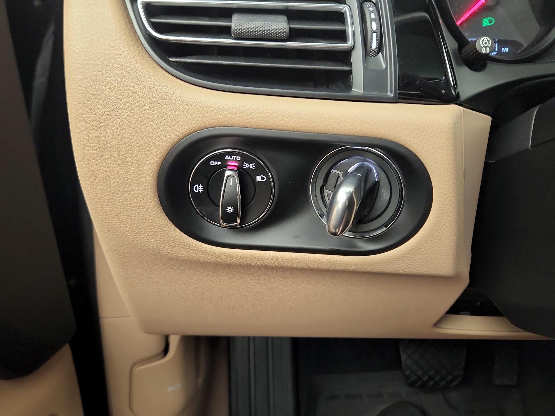 Thumbnail: 2021 Porsche Macan - 13