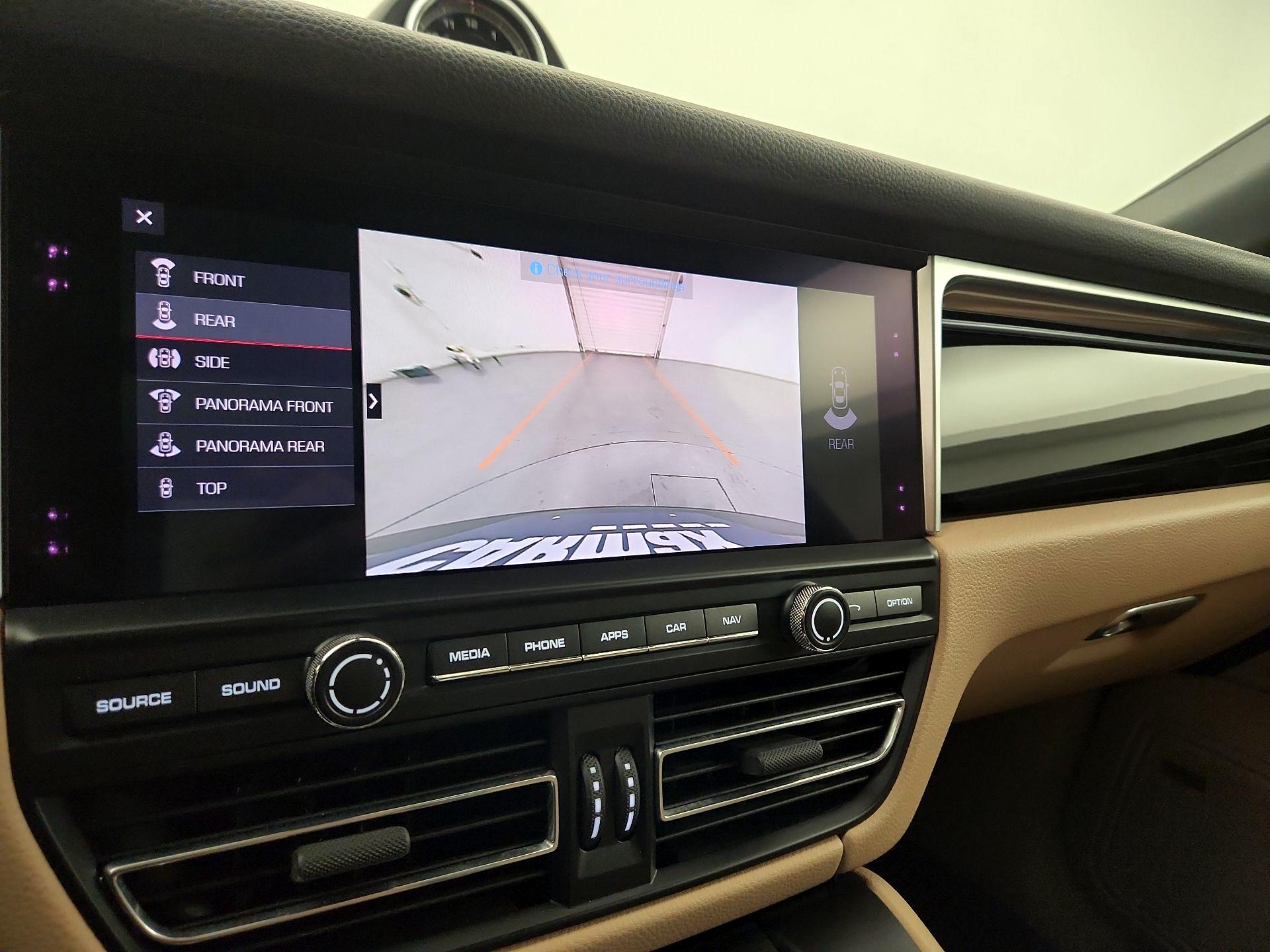 Thumbnail: 2021 Porsche Macan - 15