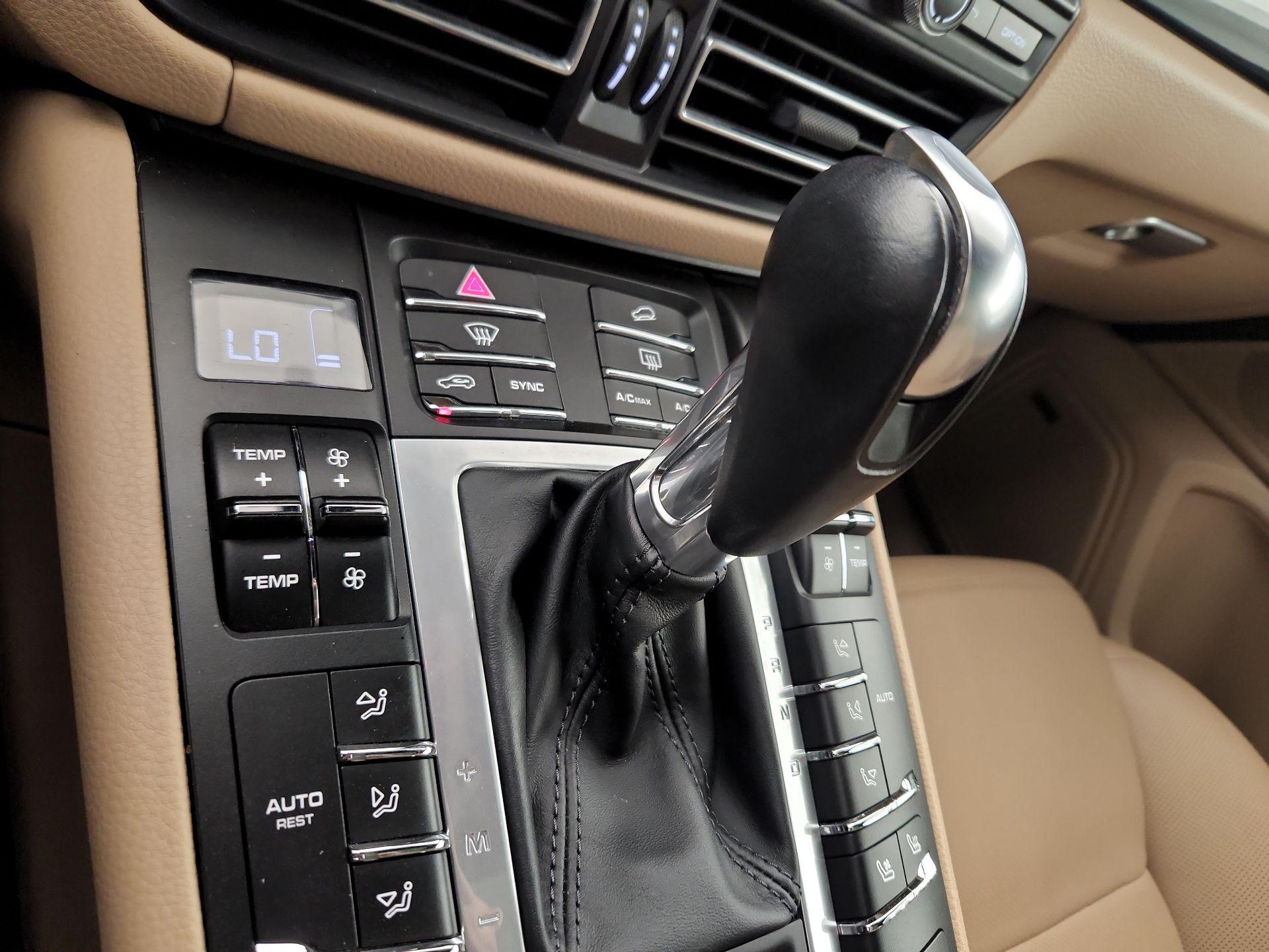 Thumbnail: 2021 Porsche Macan - 17