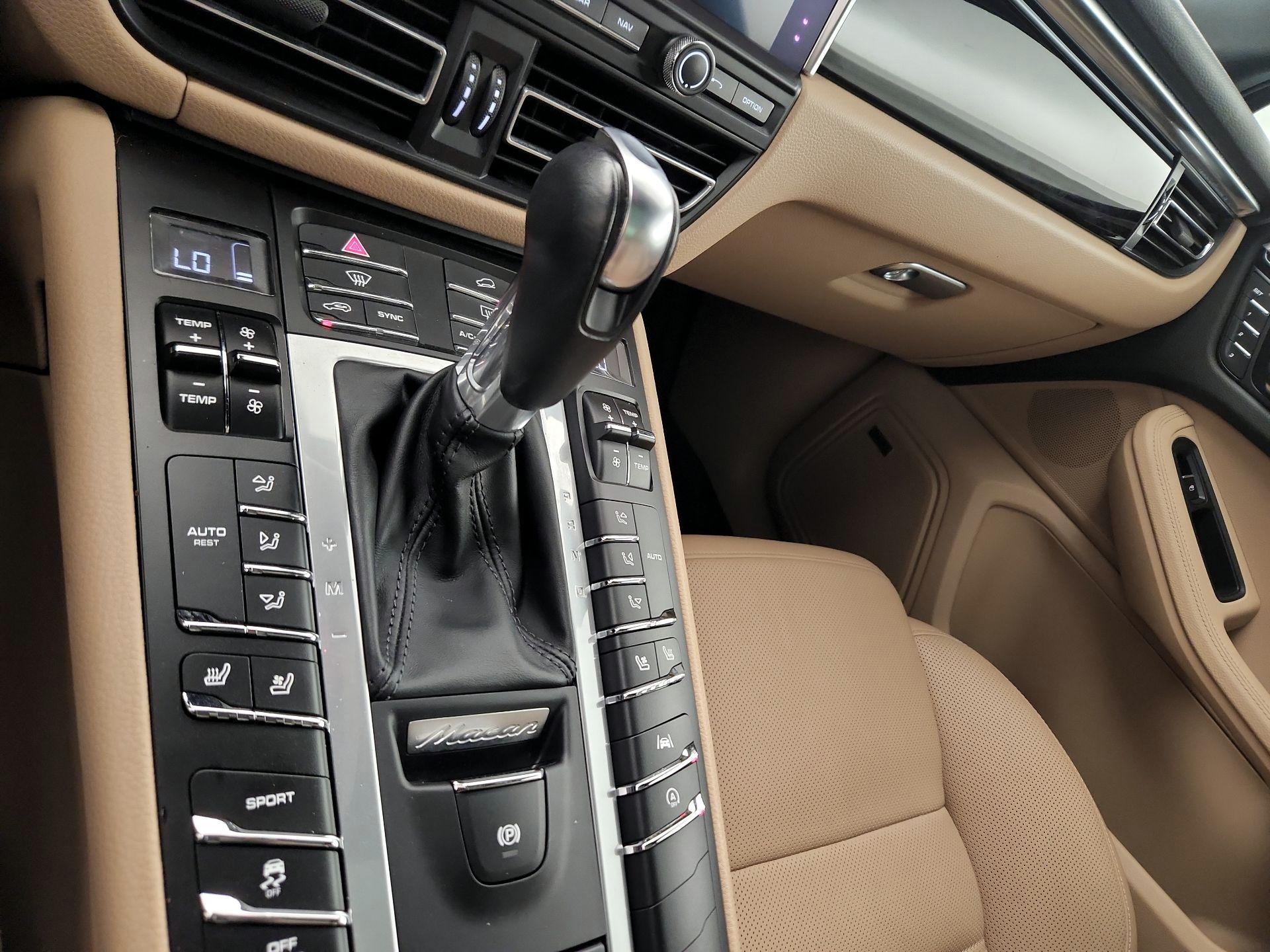 Thumbnail: 2021 Porsche Macan - 18