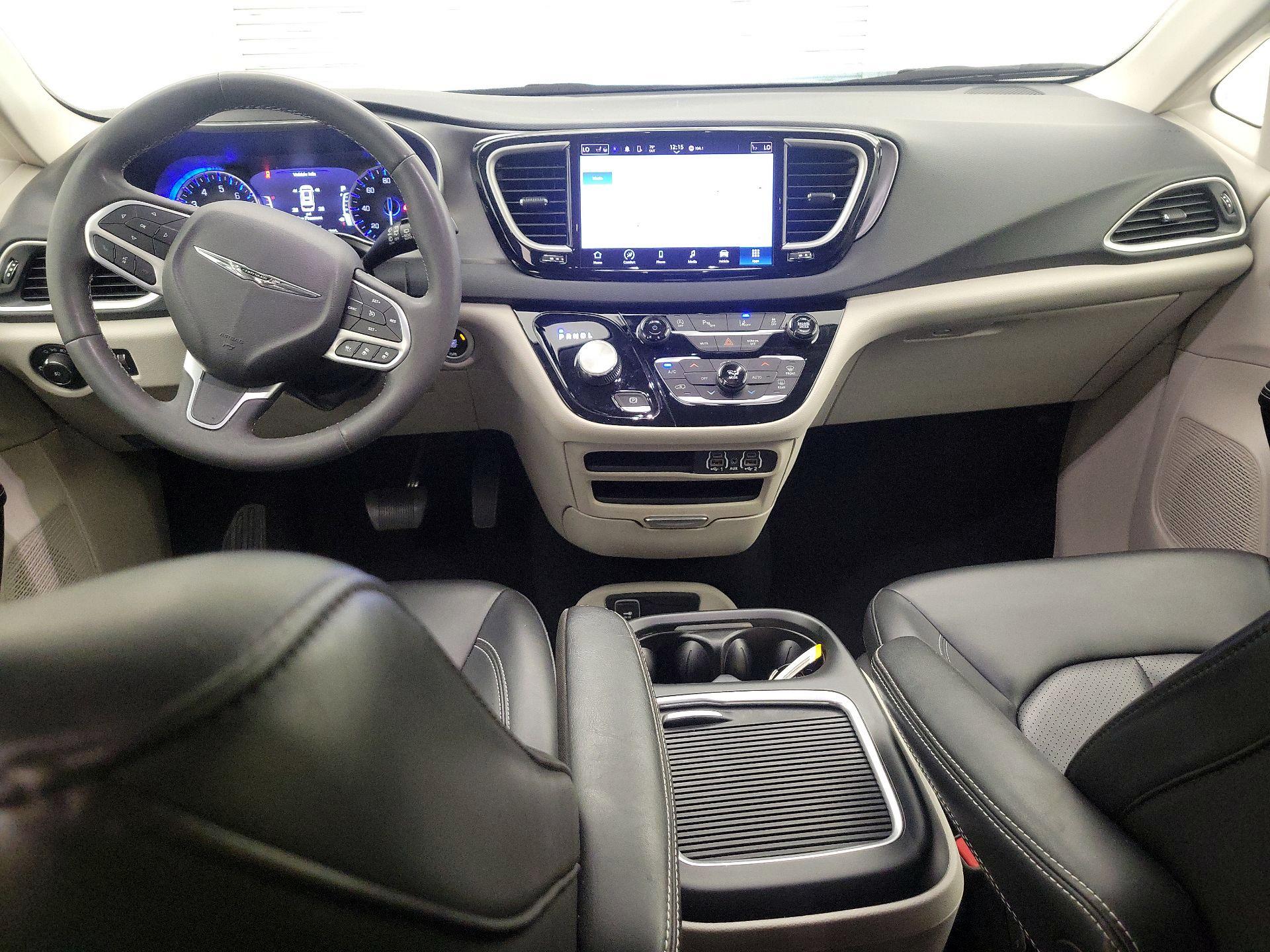 Thumbnail: 2023 Chrysler Pacifica - 9