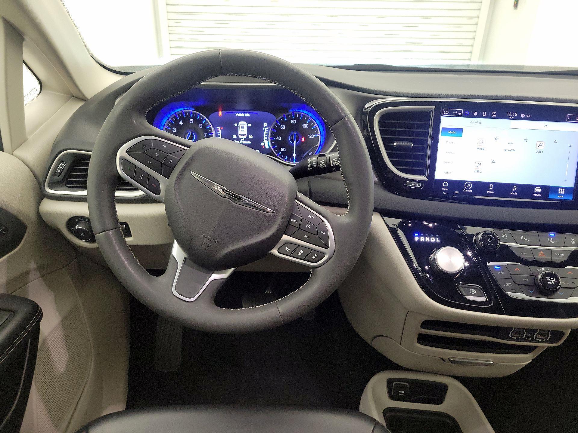 Thumbnail: 2023 Chrysler Pacifica - 10