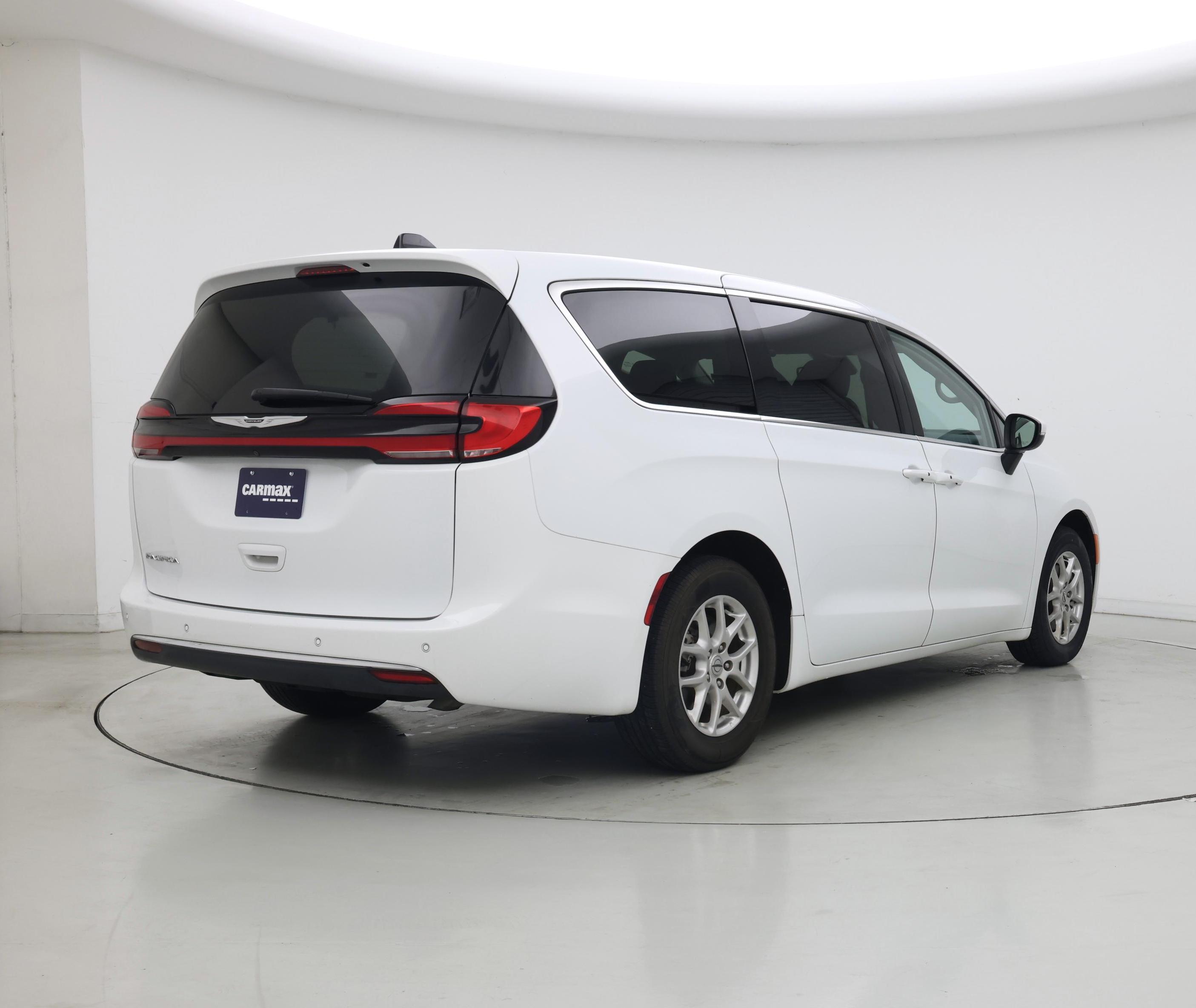 Thumbnail: 2023 Chrysler Pacifica - 8
