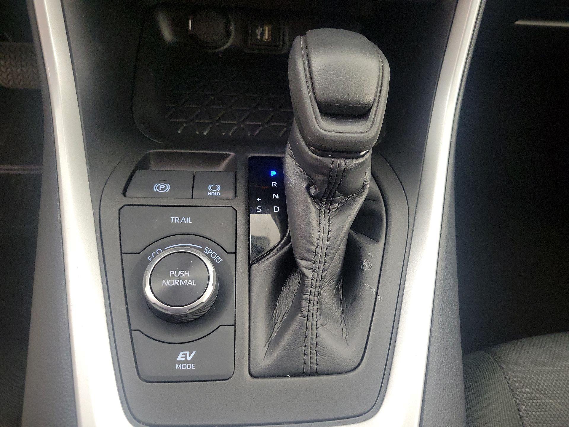 Thumbnail: 2024 Toyota RAV4 - 17