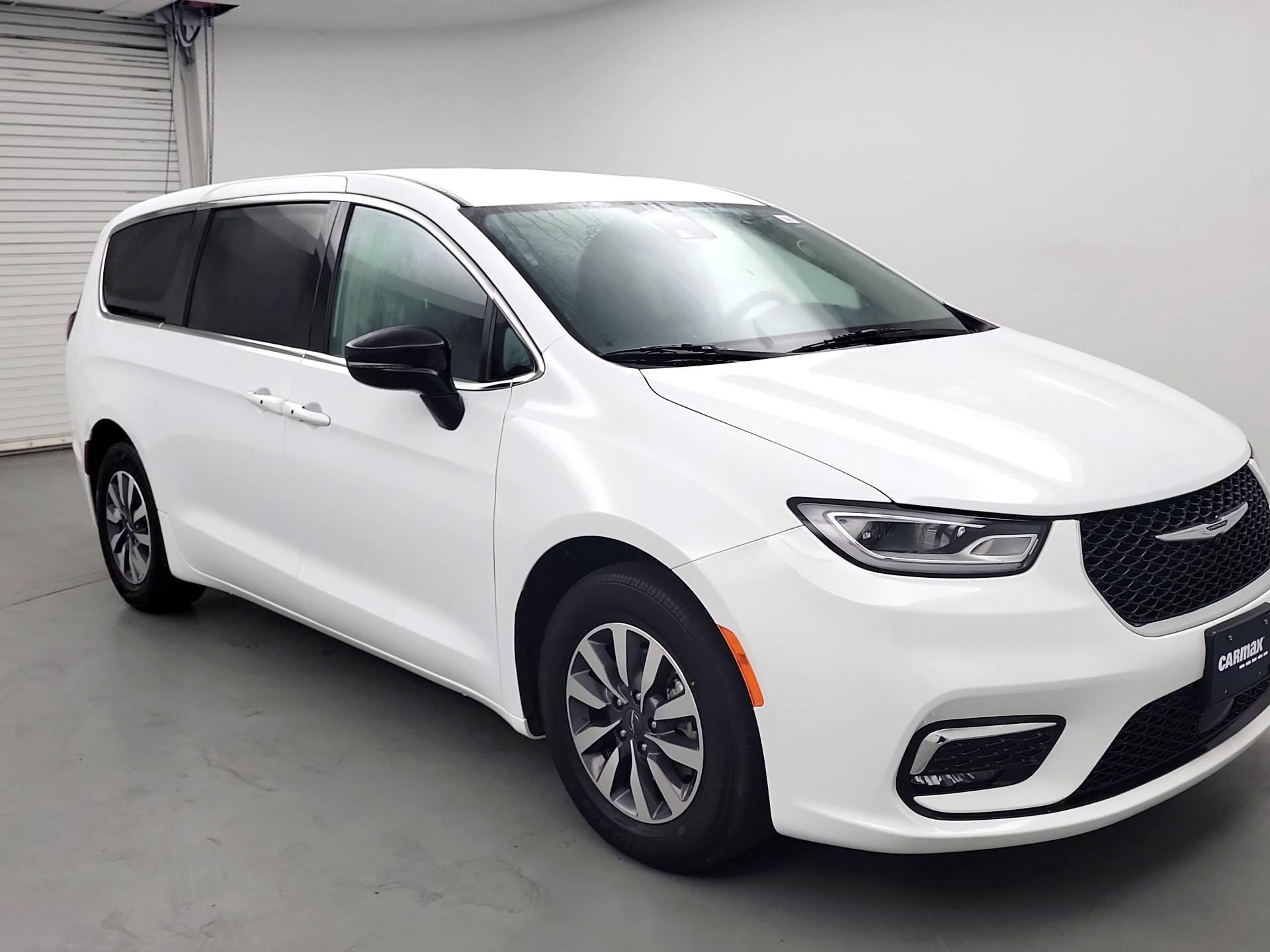 Thumbnail: 2024 Chrysler Pacifica - 1