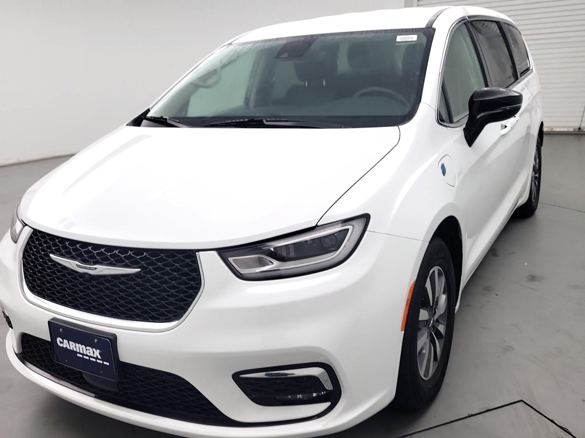 Thumbnail: 2024 Chrysler Pacifica - 3