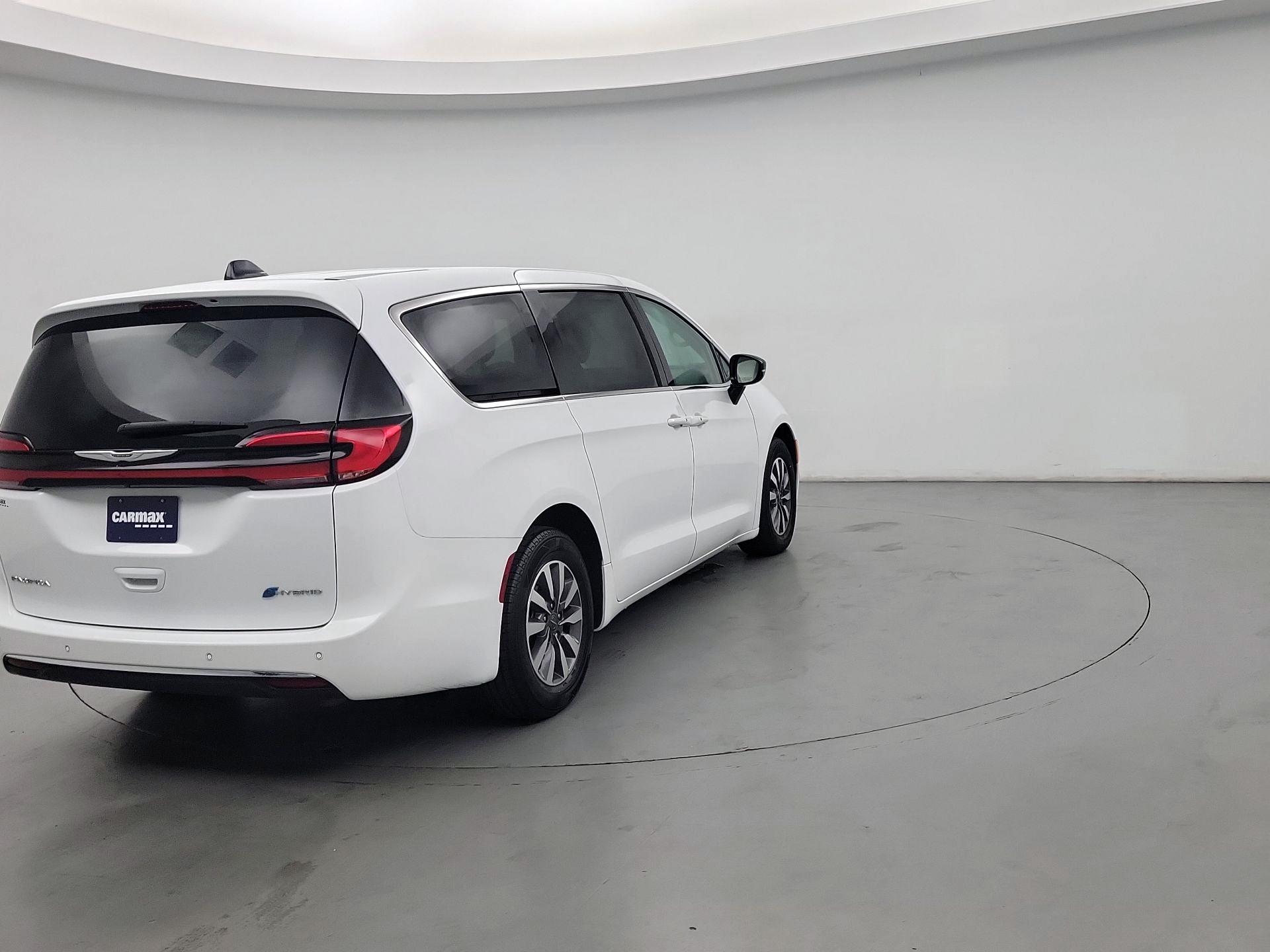 Thumbnail: 2024 Chrysler Pacifica - 5