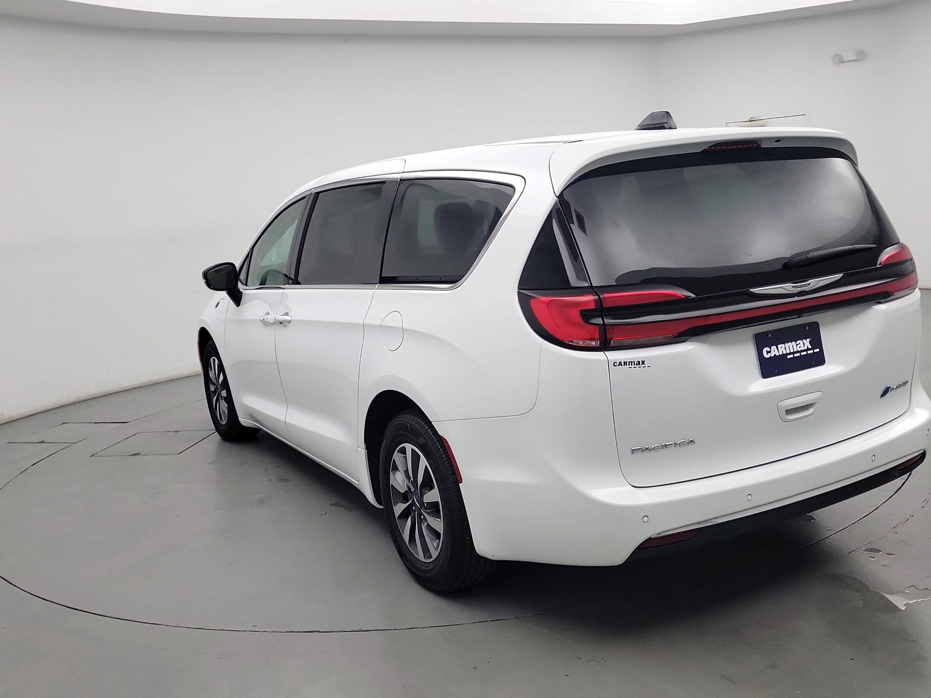 Thumbnail: 2024 Chrysler Pacifica - 7