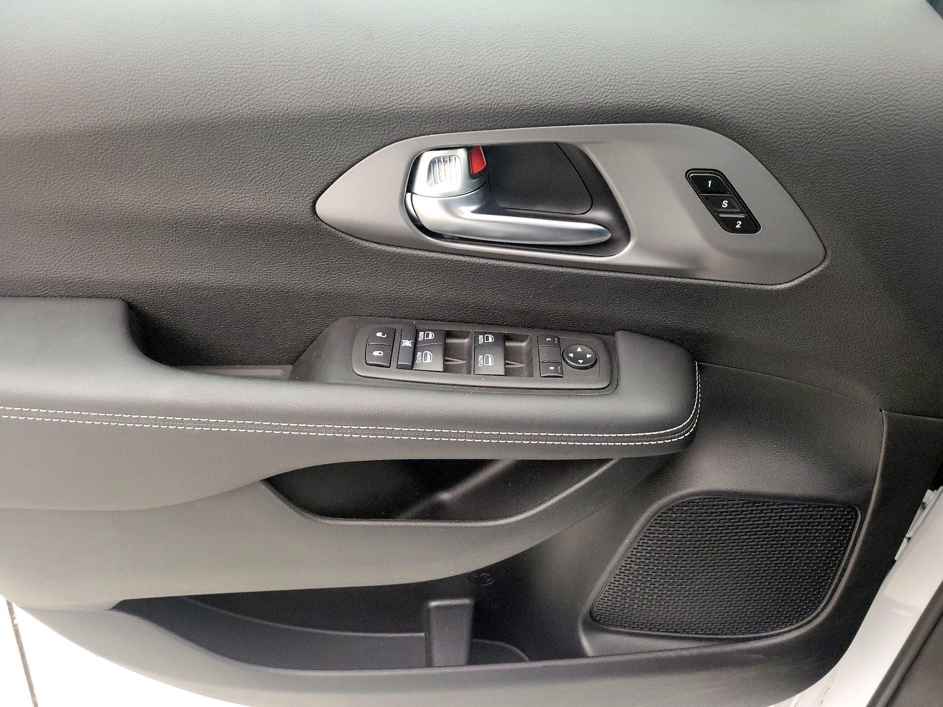 Thumbnail: 2025 Chrysler Pacifica - 12