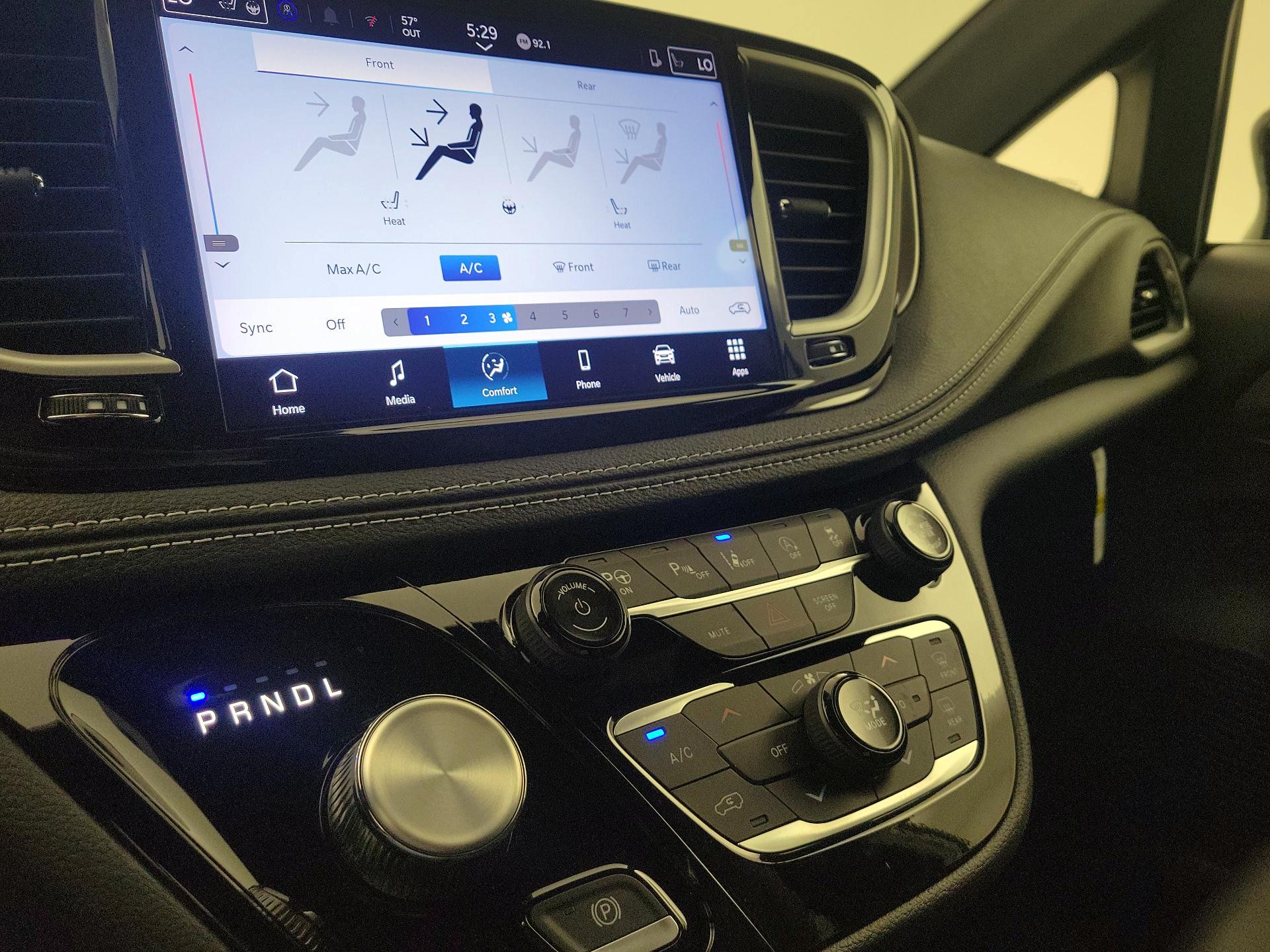 Thumbnail: 2025 Chrysler Pacifica - 16