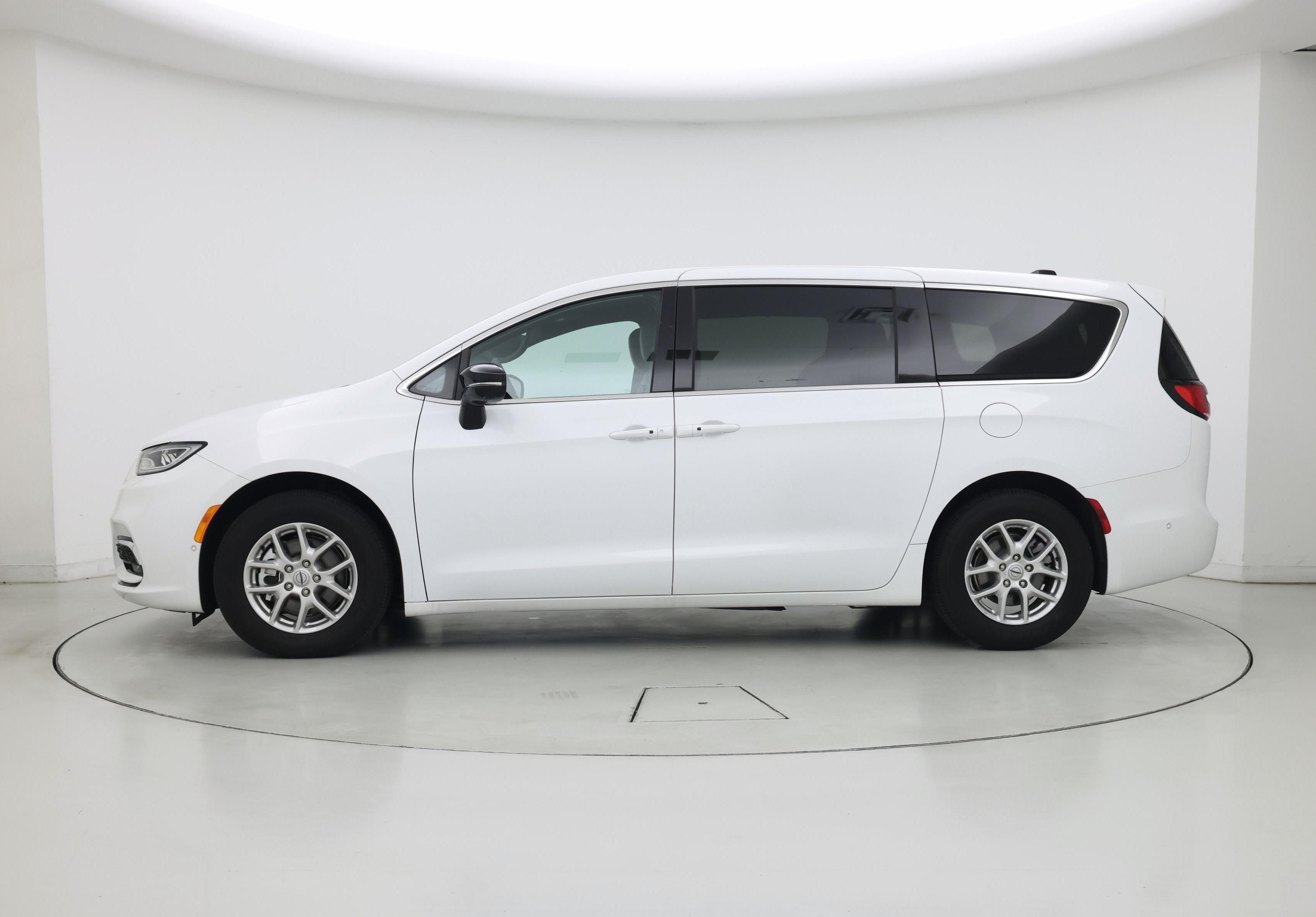 Thumbnail: 2025 Chrysler Pacifica - 3