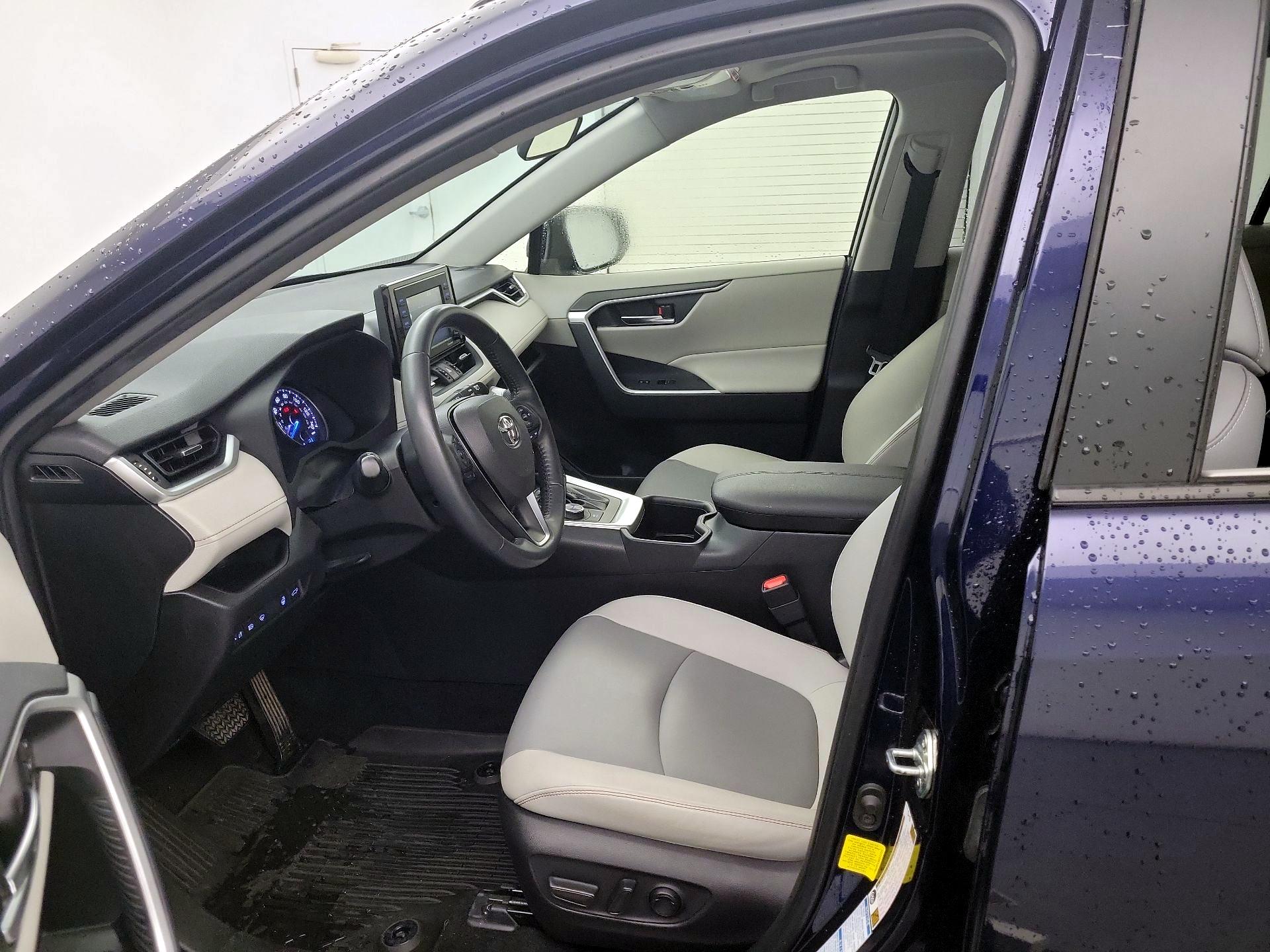 Thumbnail: 2022 Toyota RAV4 - 11