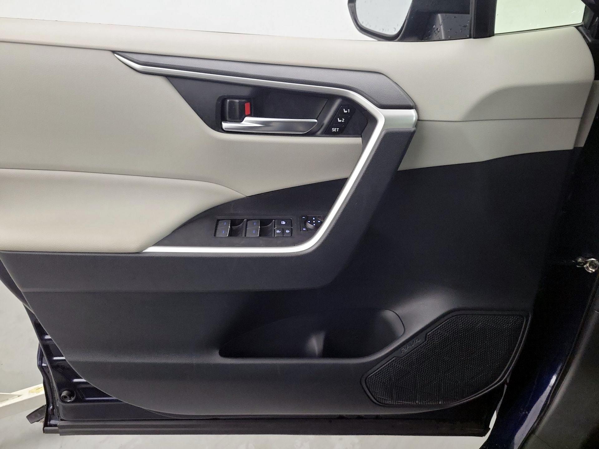 Thumbnail: 2022 Toyota RAV4 - 12