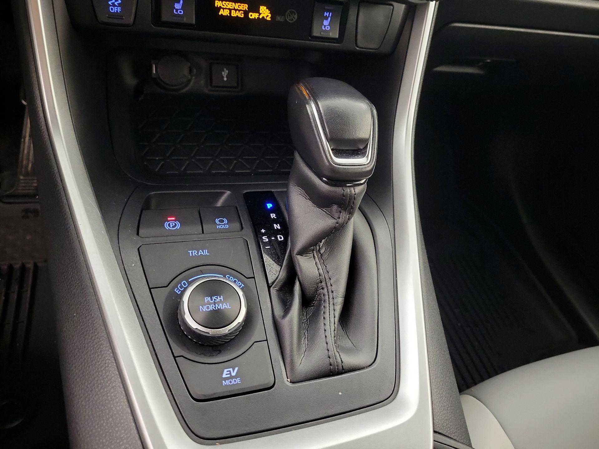 Thumbnail: 2022 Toyota RAV4 - 17