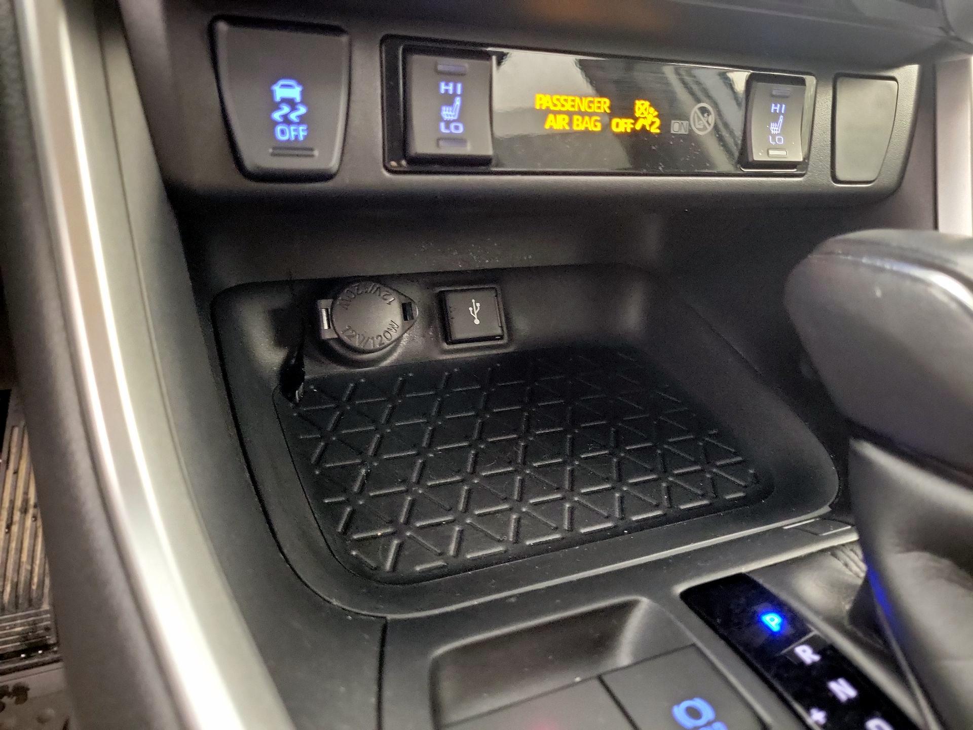 Thumbnail: 2022 Toyota RAV4 - 18