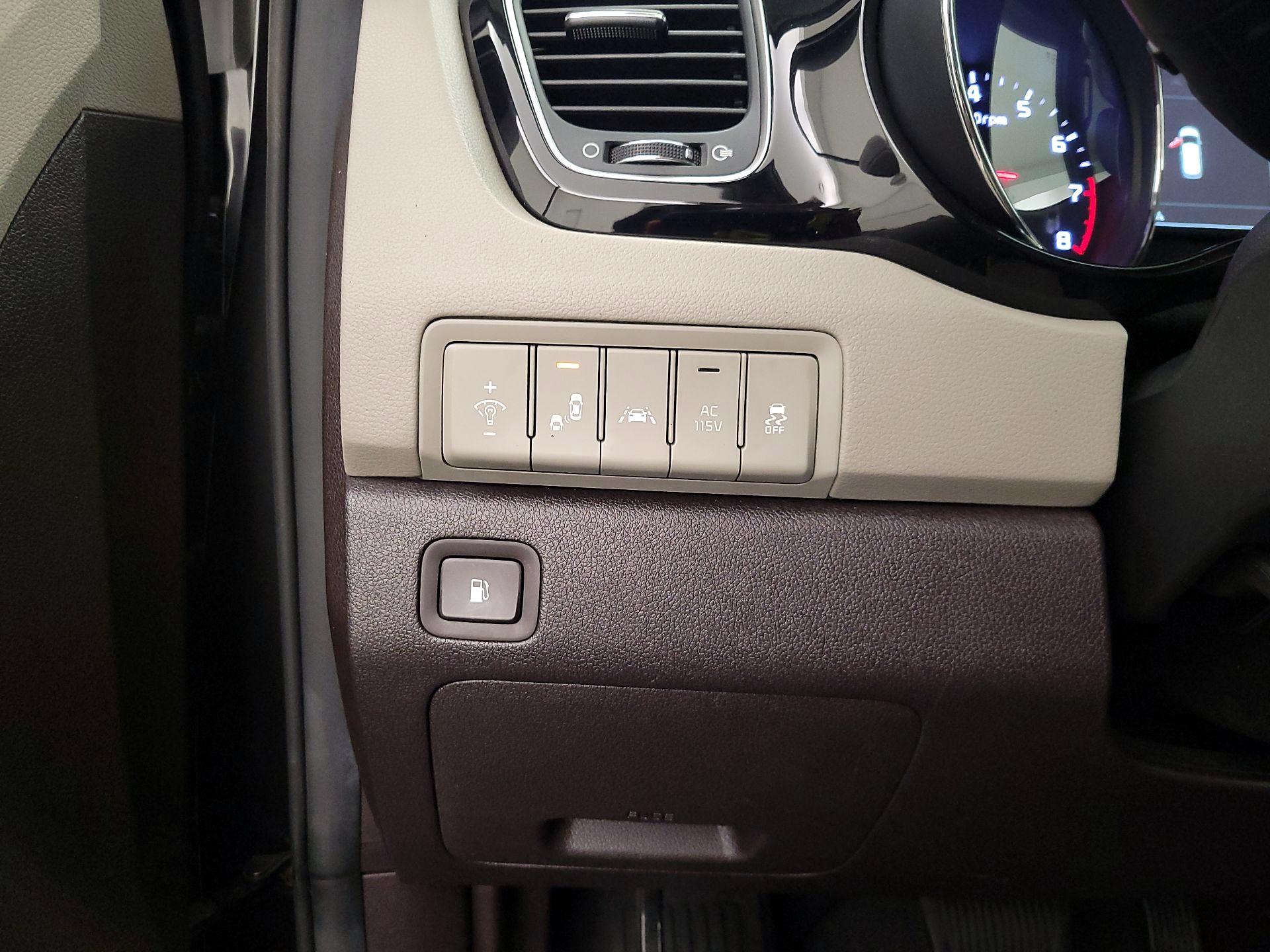 Thumbnail: 2018 Kia Sedona - 13