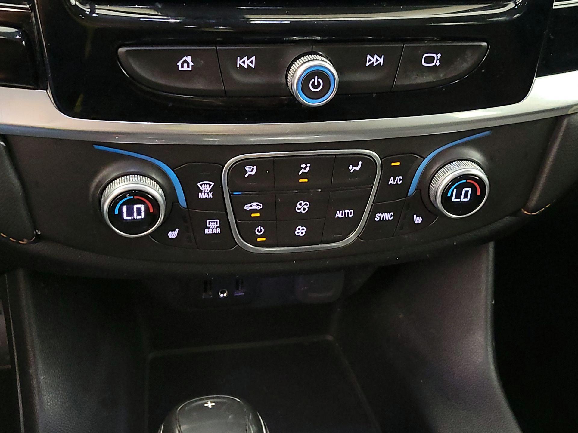 Thumbnail: 2018 Chevrolet Traverse - 16