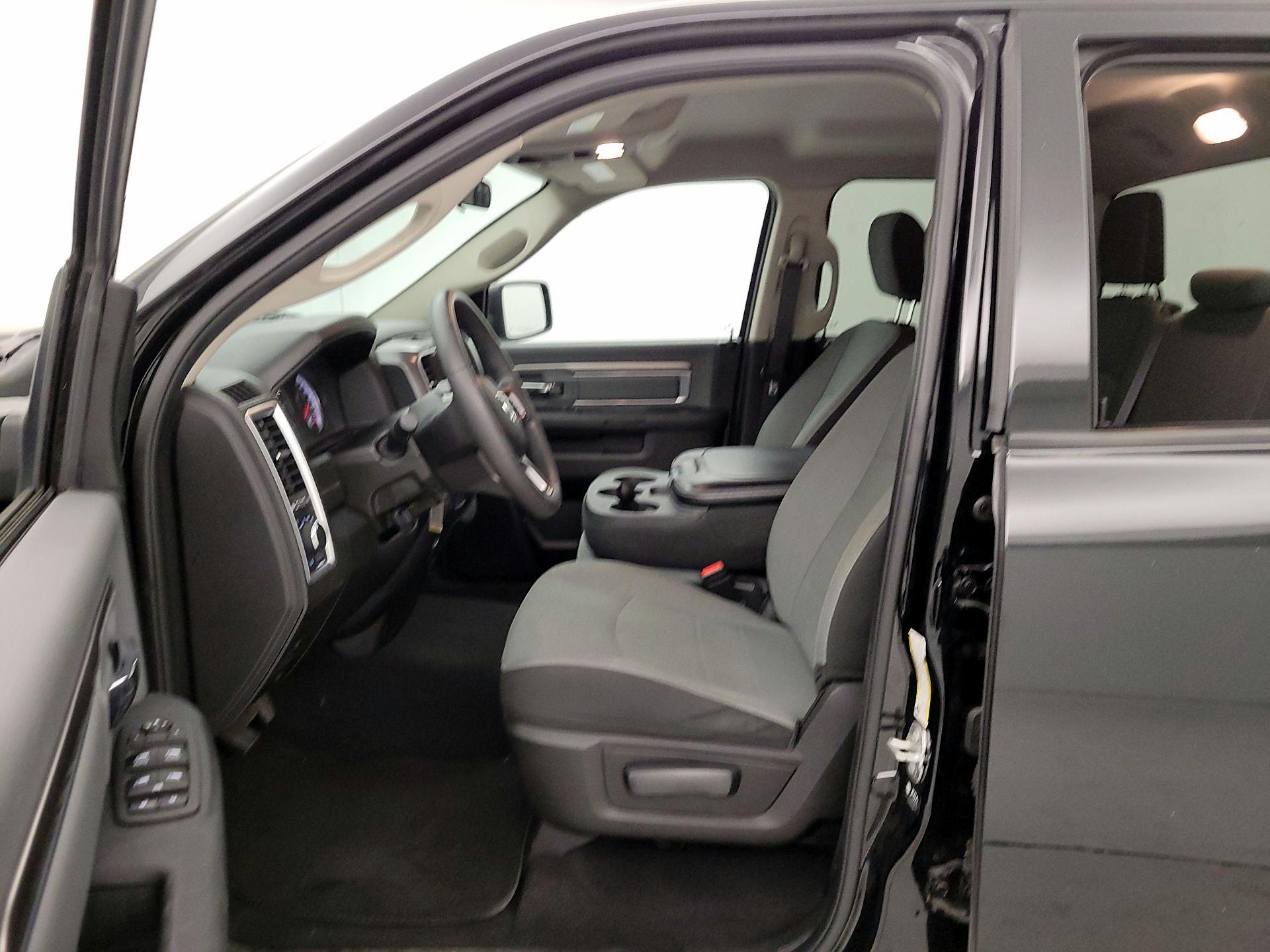 Thumbnail: 2024 RAM 1500 Classic - 11